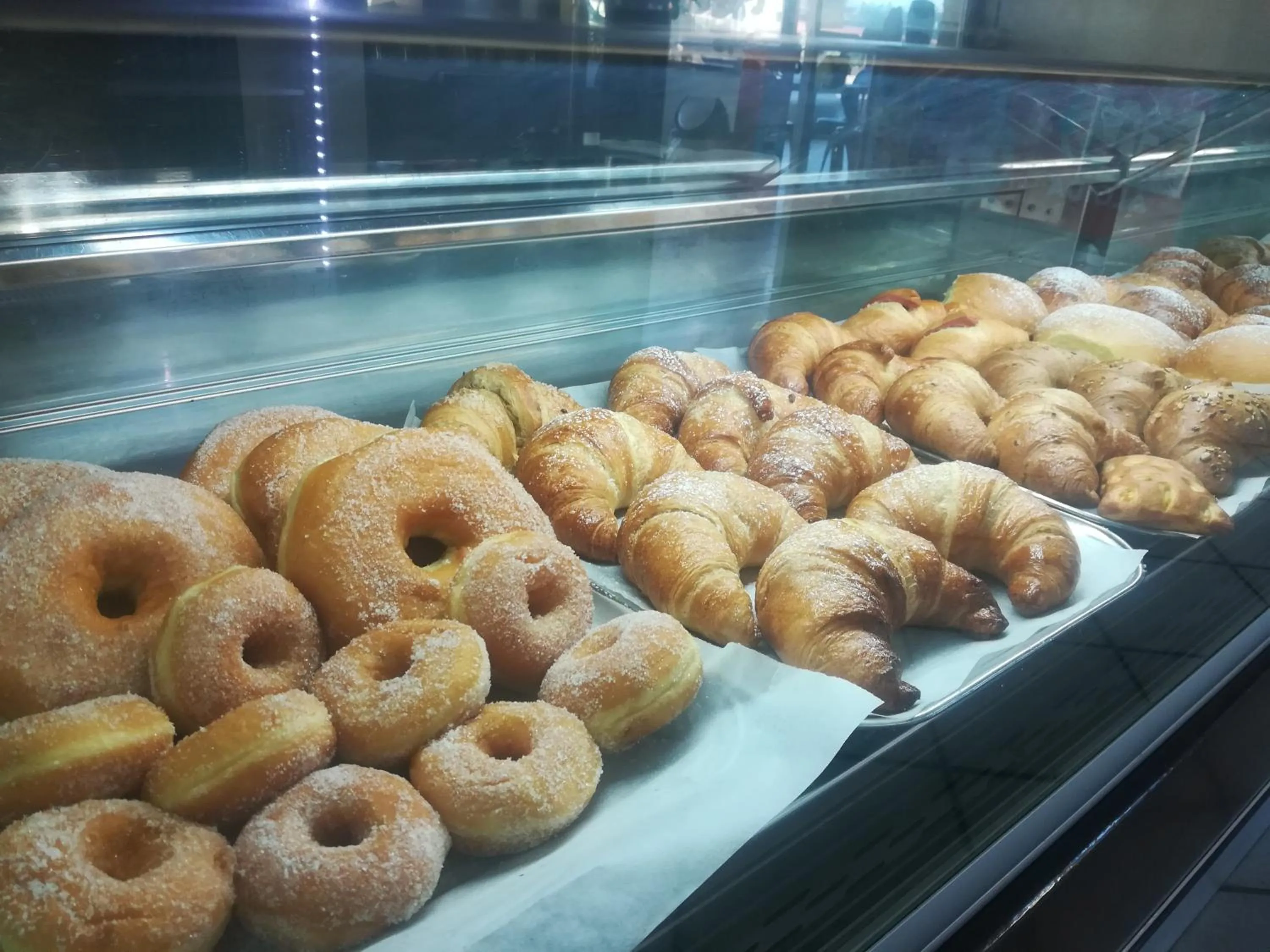 Restaurant/places to eat in Domus Hera