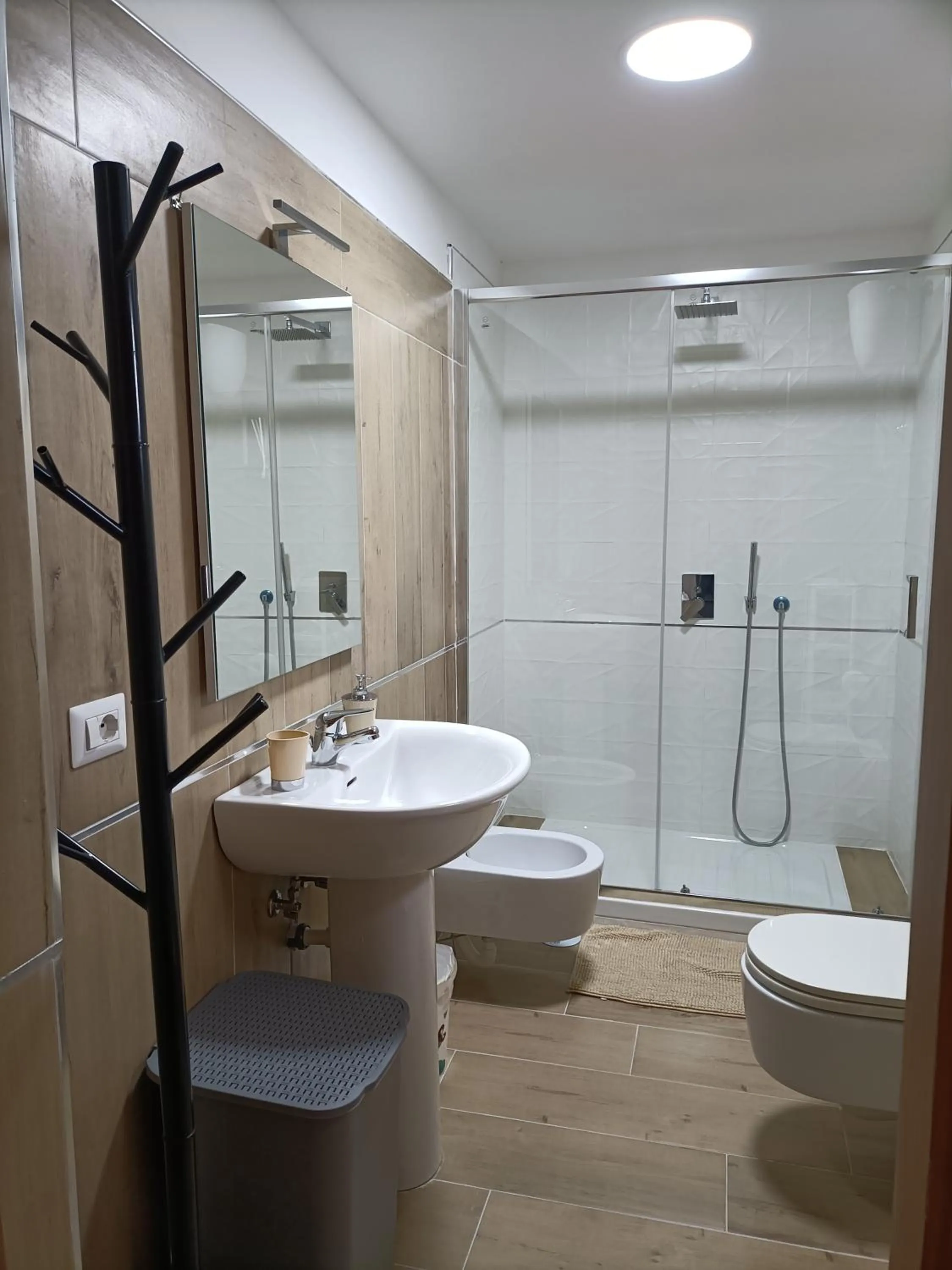 Shower in Domus Hera