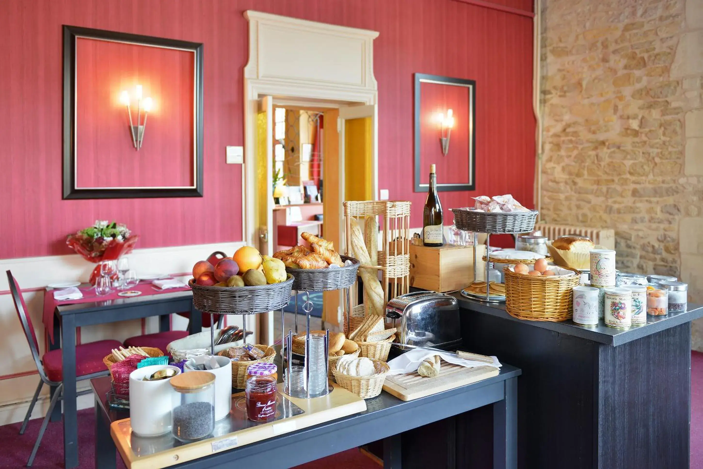 Restaurant/places to eat in Logis Hôtel Restaurant Le Puits Doré Restaurant/places to eat in Logis Hôtel Restaurant Le Puits Doré