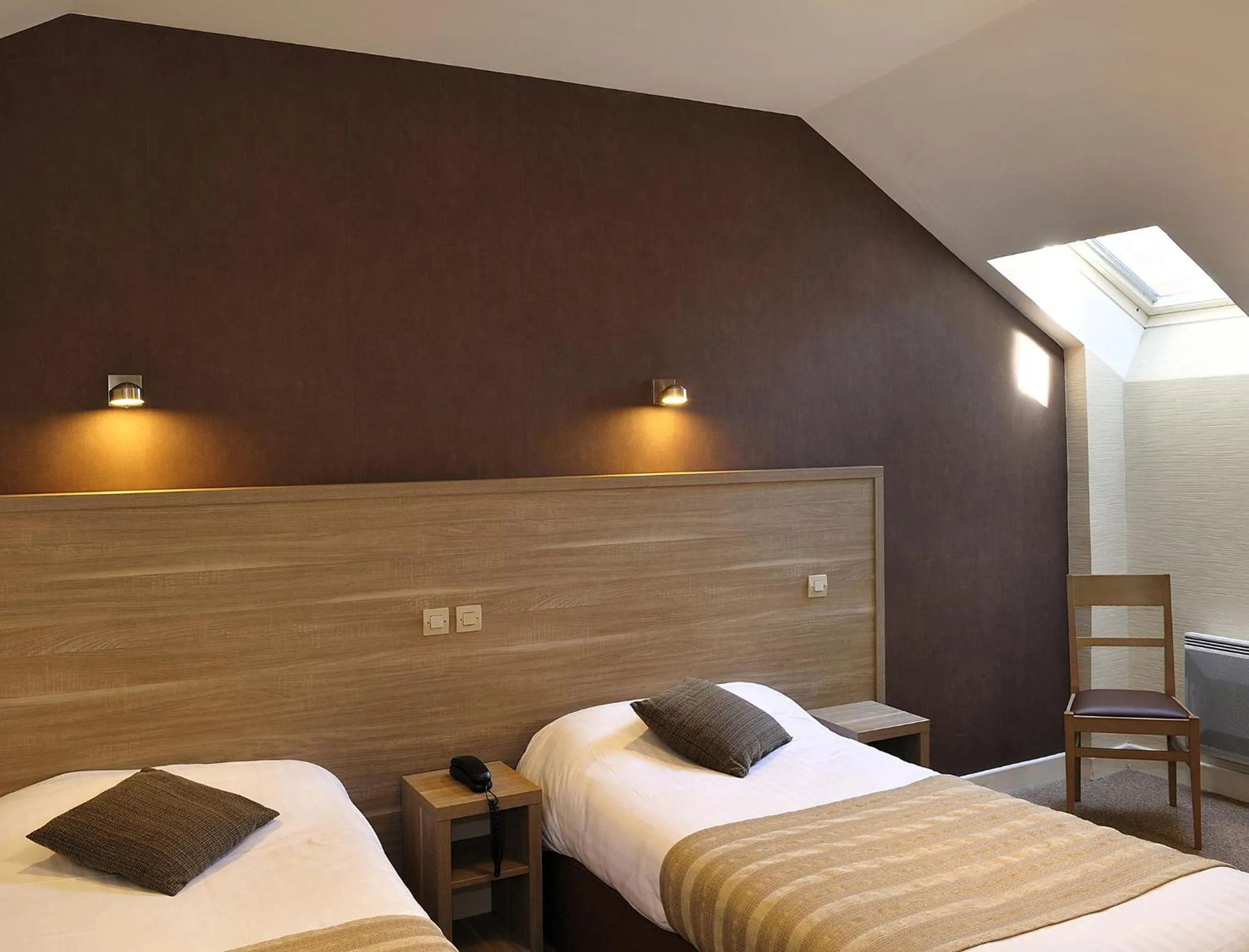 Photo of the whole room, Bed in Logis Hôtel Restaurant Le Puits Doré