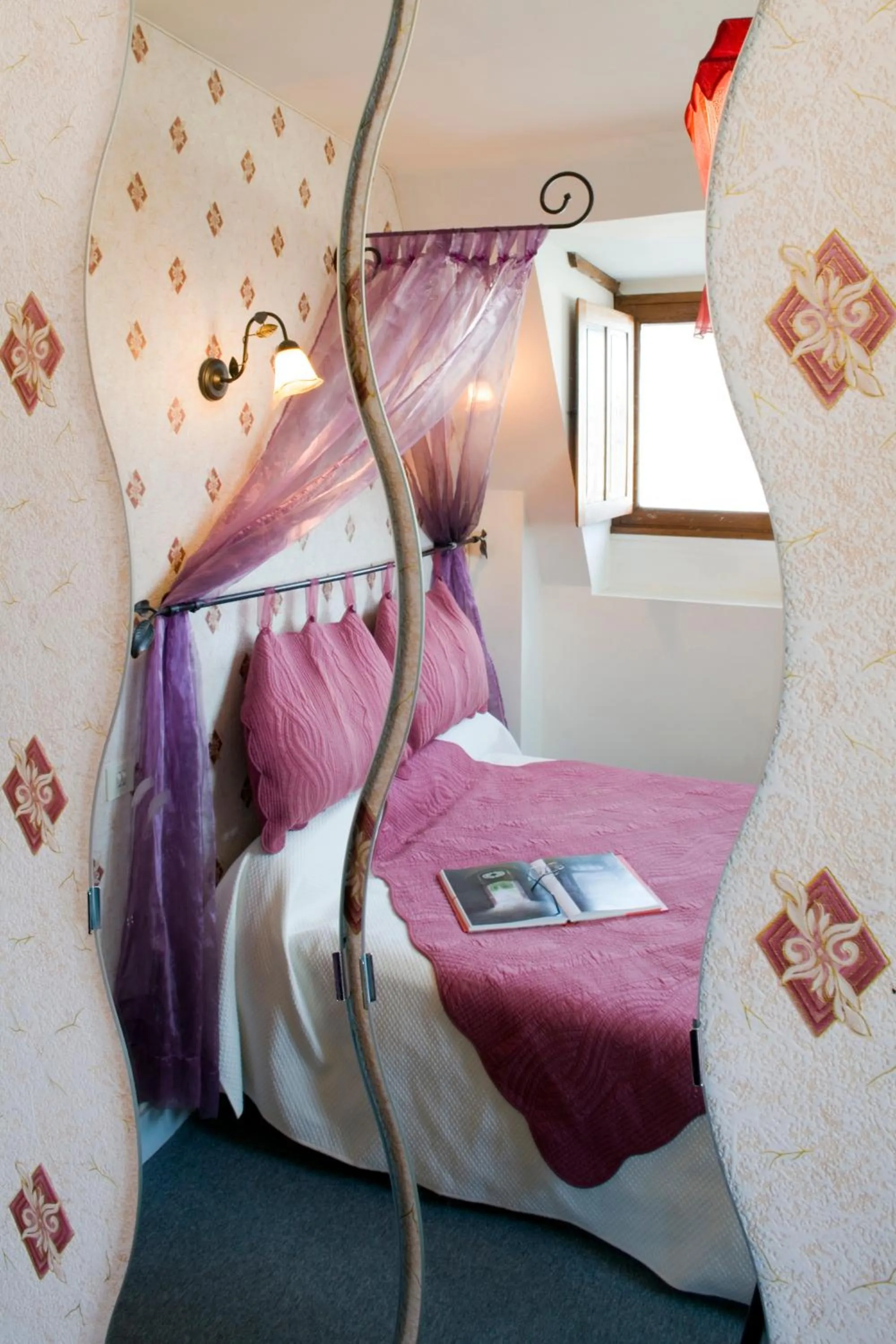 Decorative detail, Bed in Logis Hôtel Restaurant Le Puits Doré