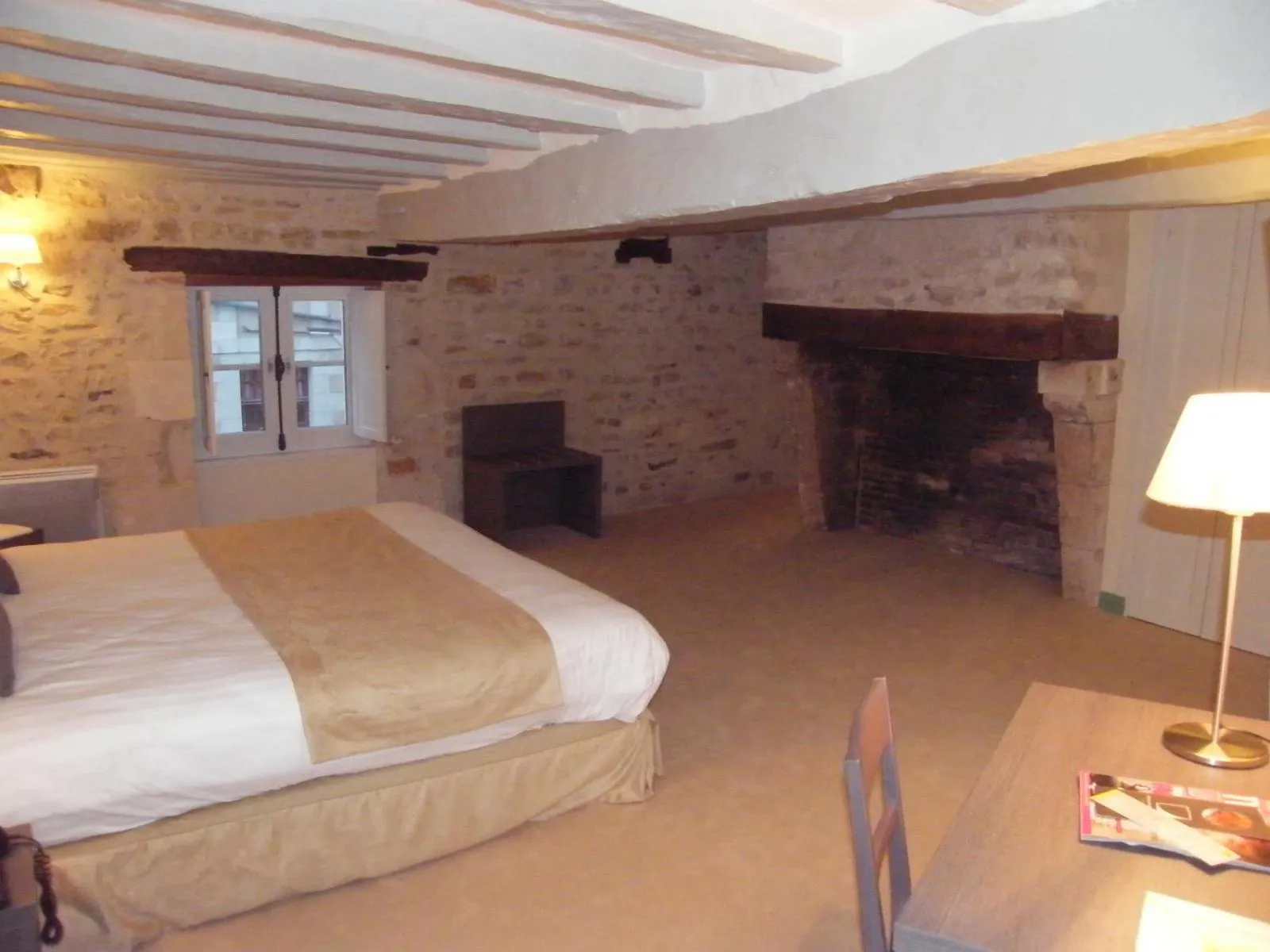 Photo of the whole room, Bed in Logis Hôtel Restaurant Le Puits Doré