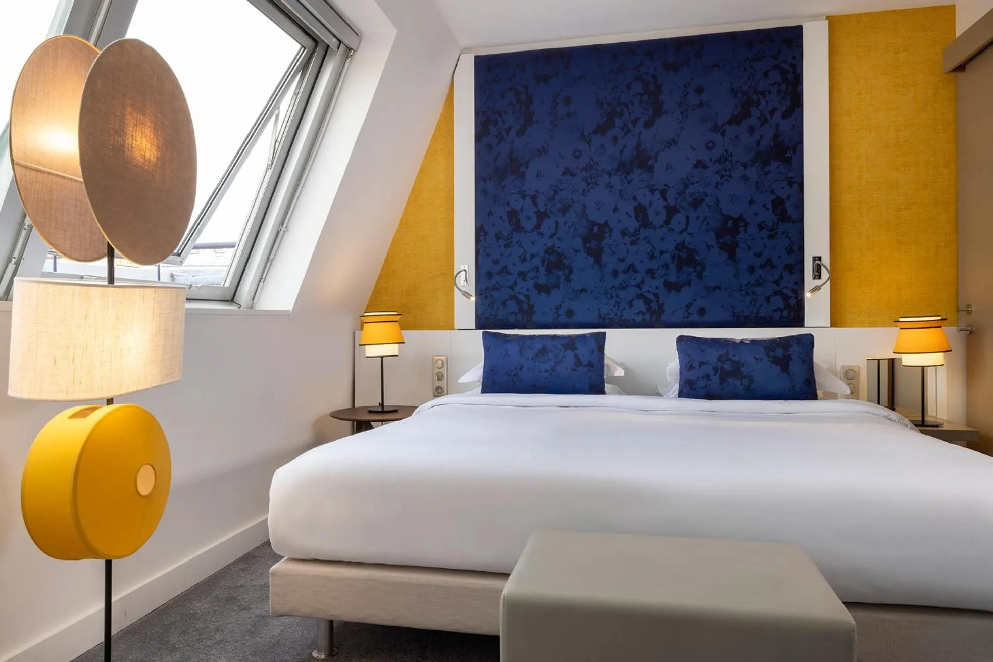 Bed in Hôtel Etoile Maillot