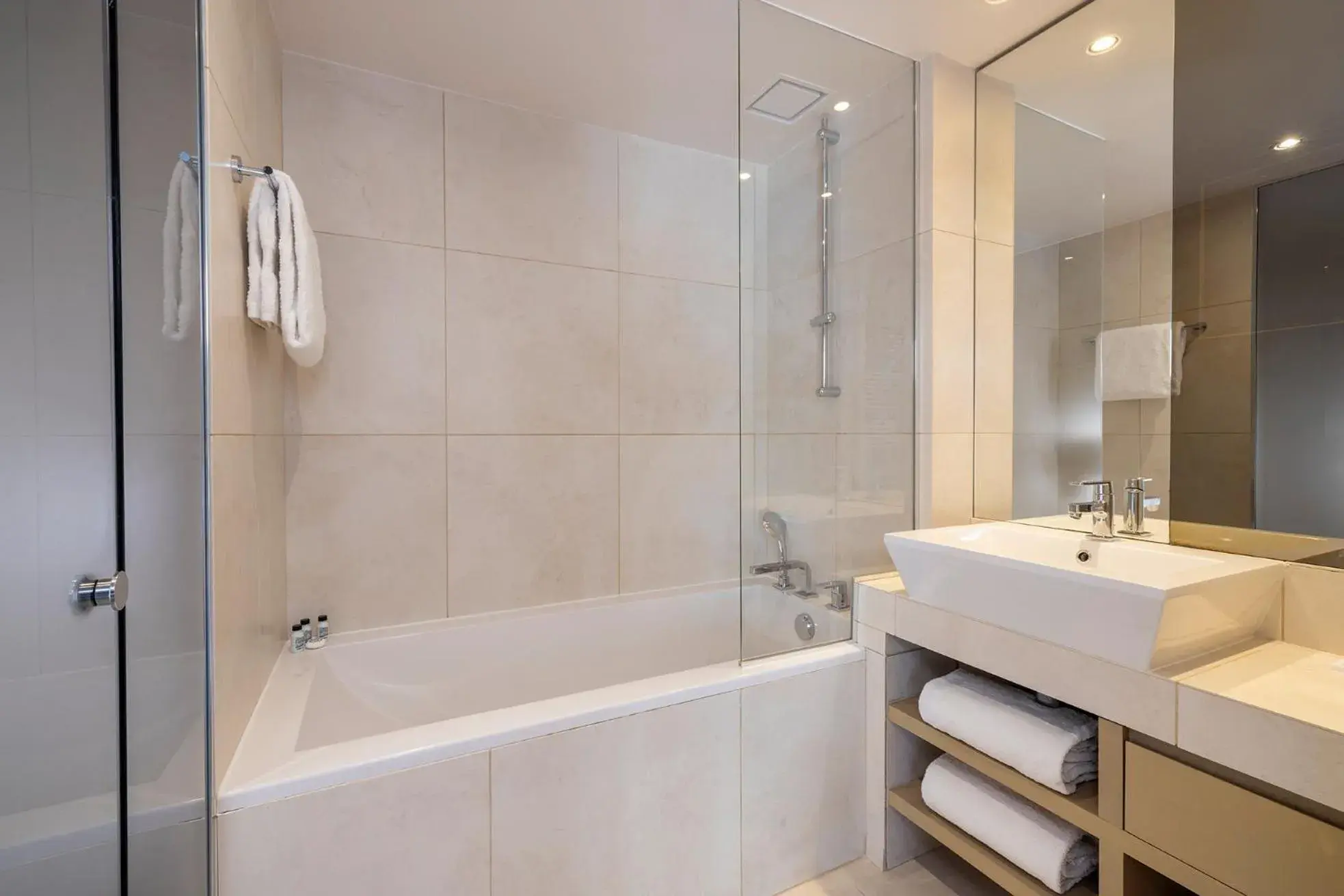 Superior Double Room in Hôtel Etoile Maillot Superior Double Room in Hôtel Etoile Maillot