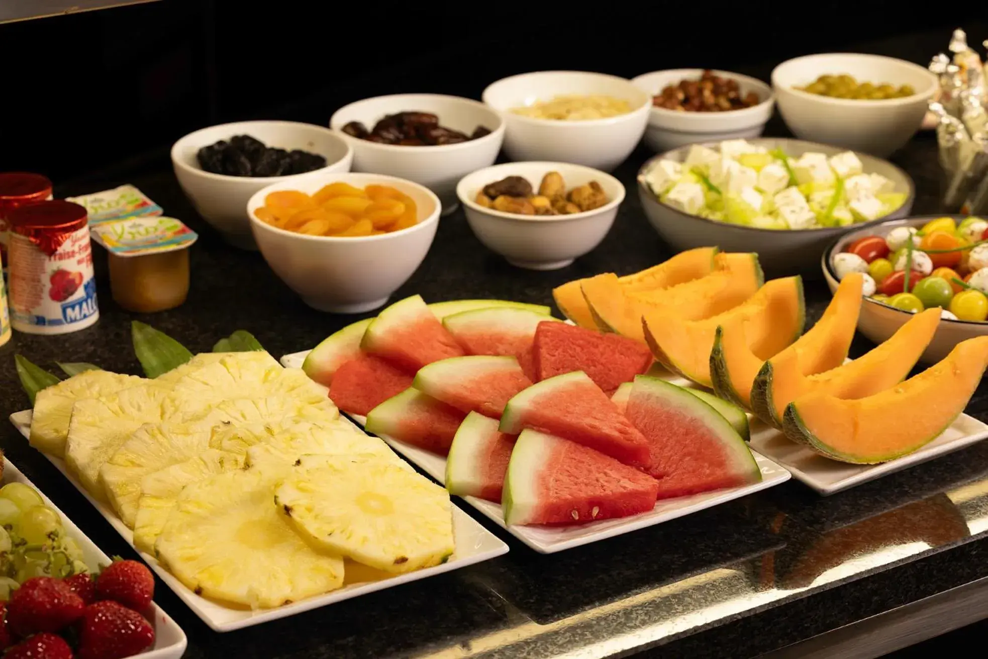 Breakfast in Hôtel Etoile Maillot Breakfast in Hôtel Etoile Maillot