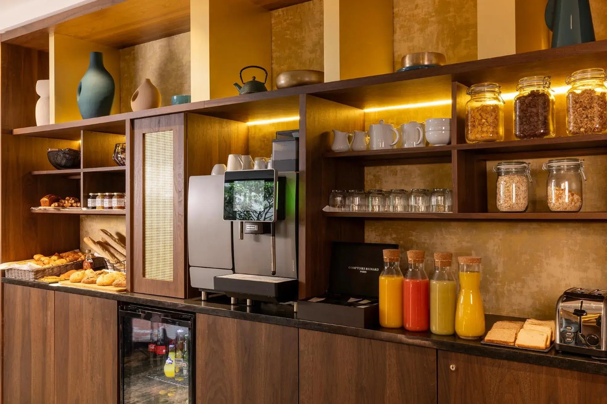 Breakfast in Hôtel Etoile Maillot Breakfast in Hôtel Etoile Maillot