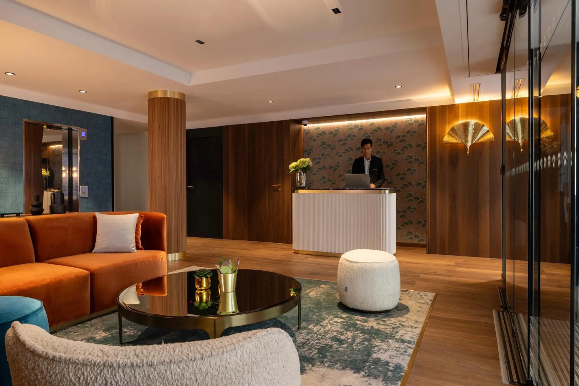 Lobby or reception in Hôtel Etoile Maillot