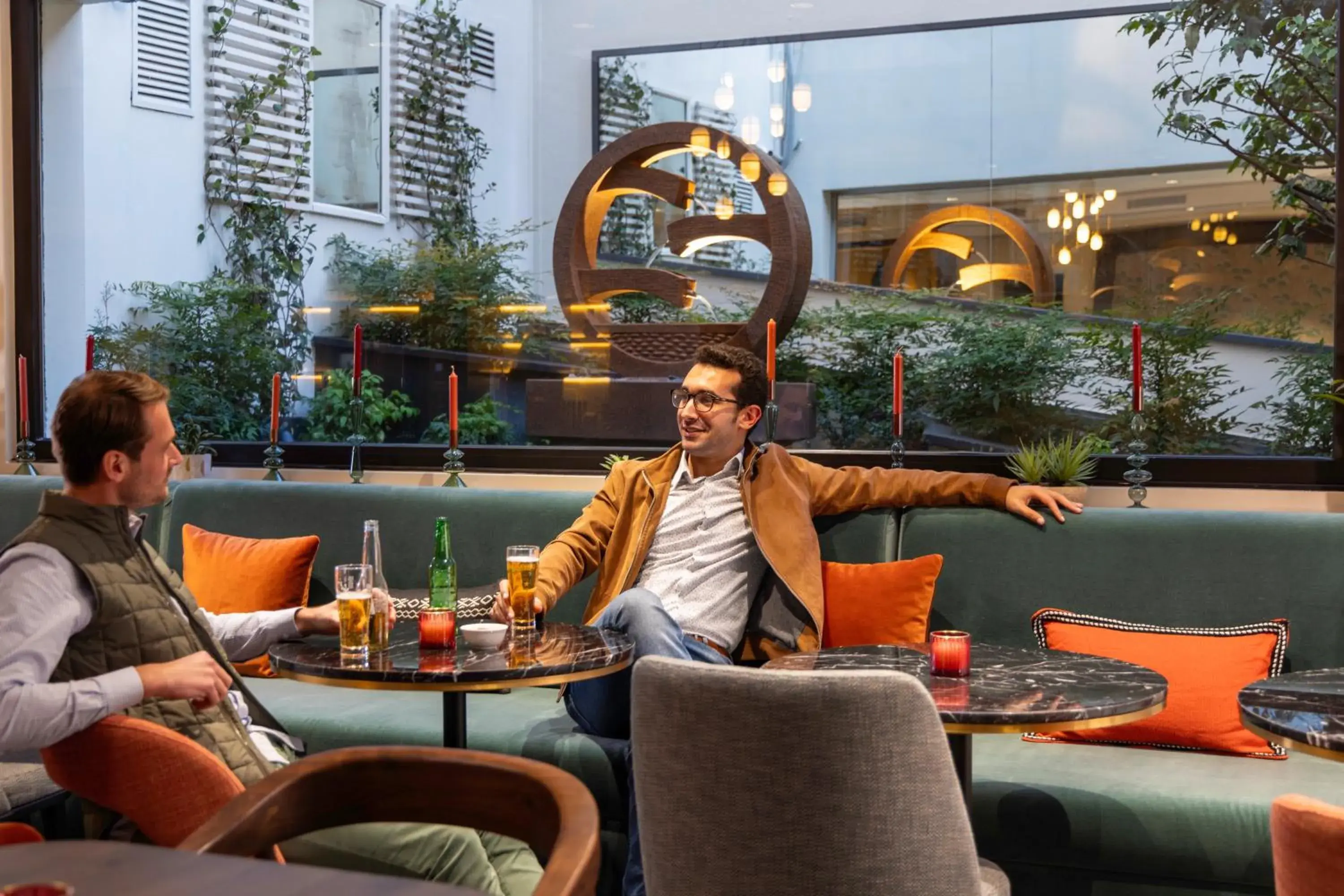 Lounge or bar in Hôtel Etoile Maillot Lounge or bar in Hôtel Etoile Maillot