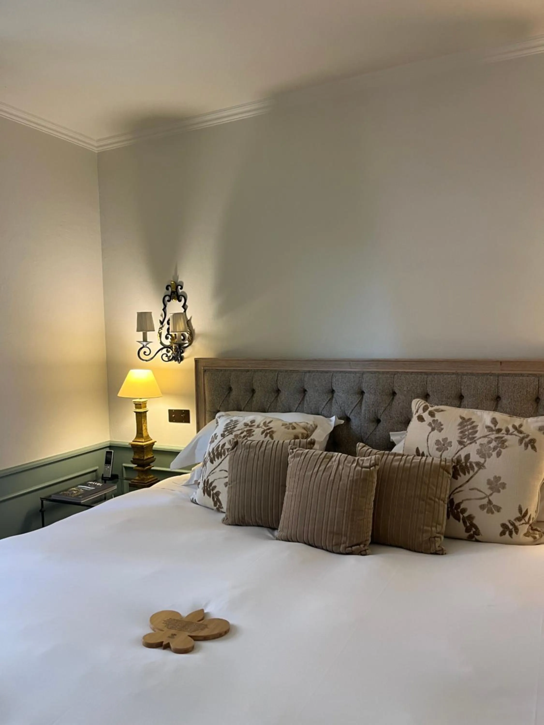 Bed in Hotel Le Saint Paul