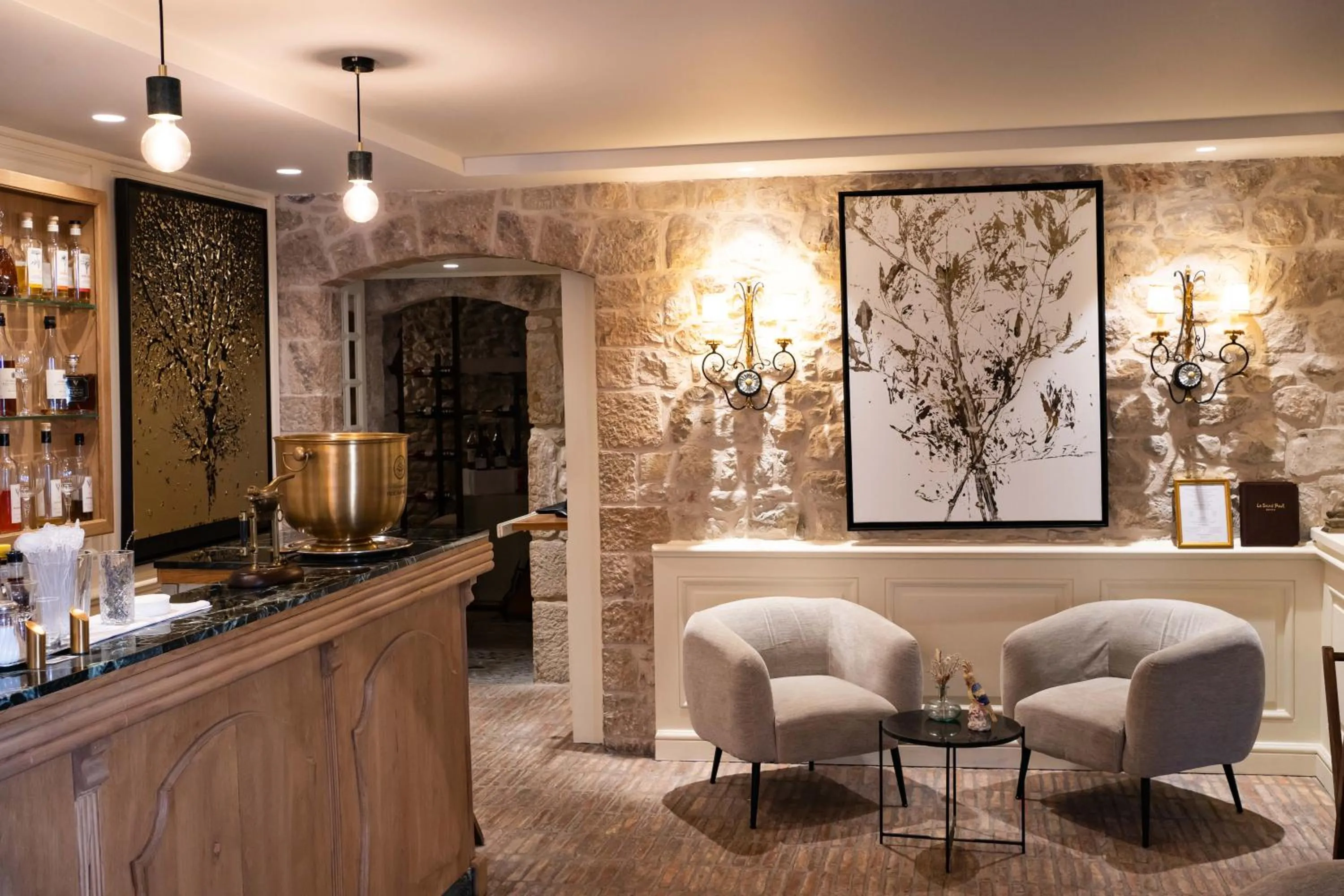 Lounge or bar in Hotel Le Saint Paul