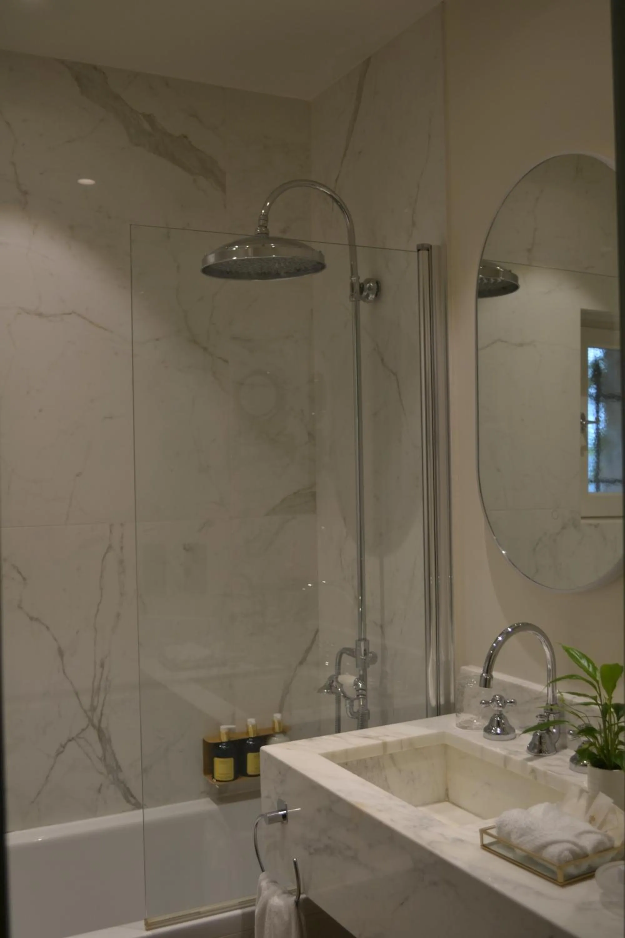 Shower in Hotel Le Saint Paul