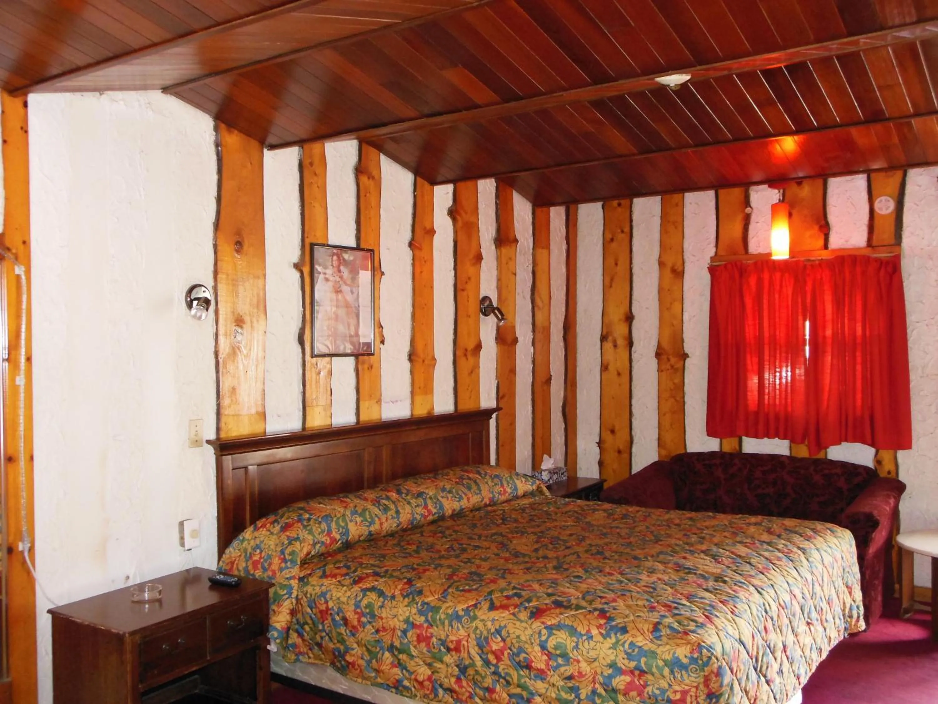 Bedroom, Bed in Motor Court Motel