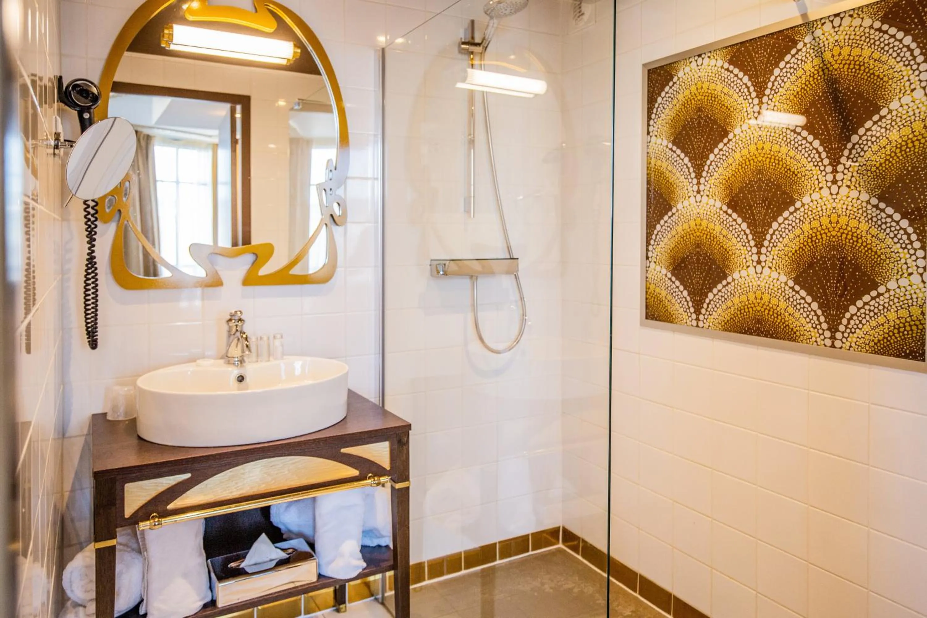 Bathroom in Jehan De Beauce - Les Collectionneurs