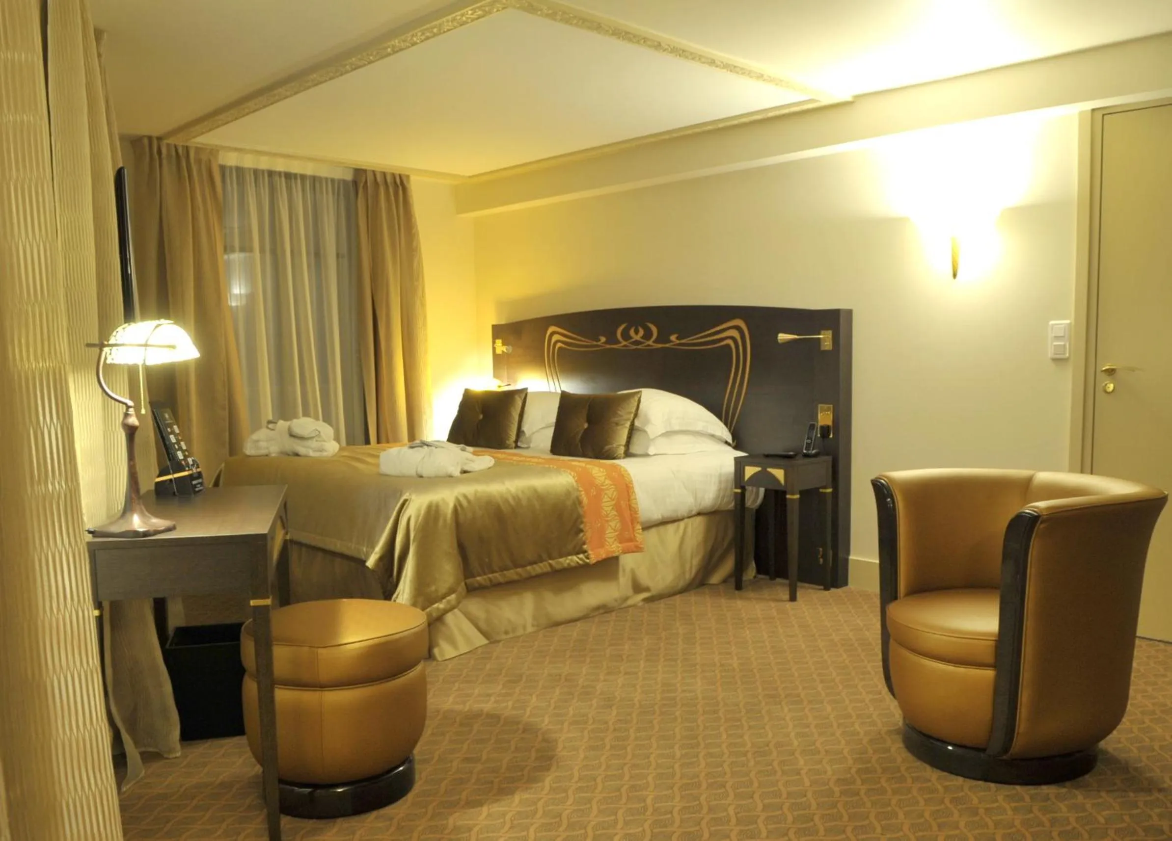 Bedroom, Bed in Jehan De Beauce - Les Collectionneurs