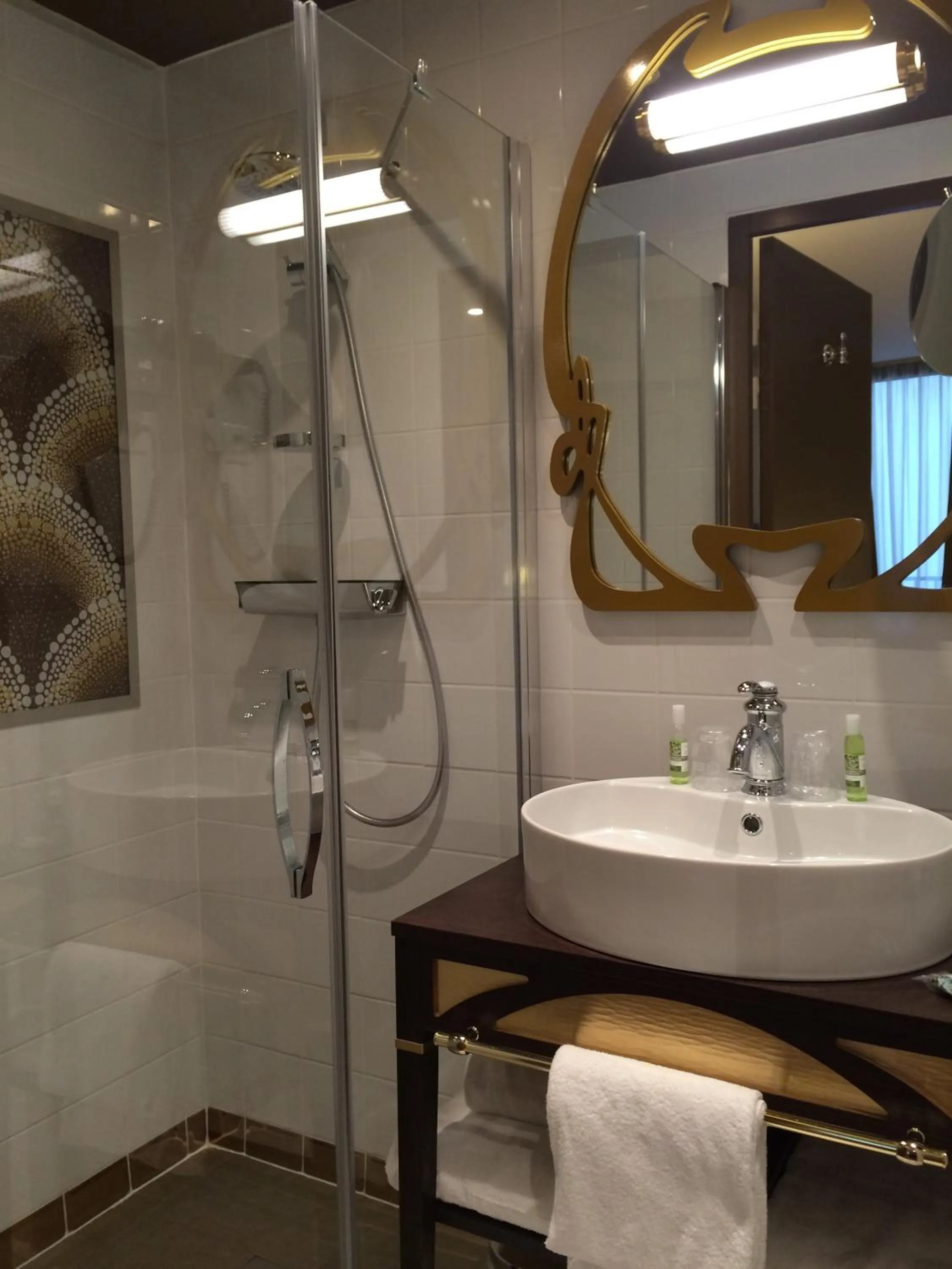 Bathroom in Jehan De Beauce - Les Collectionneurs