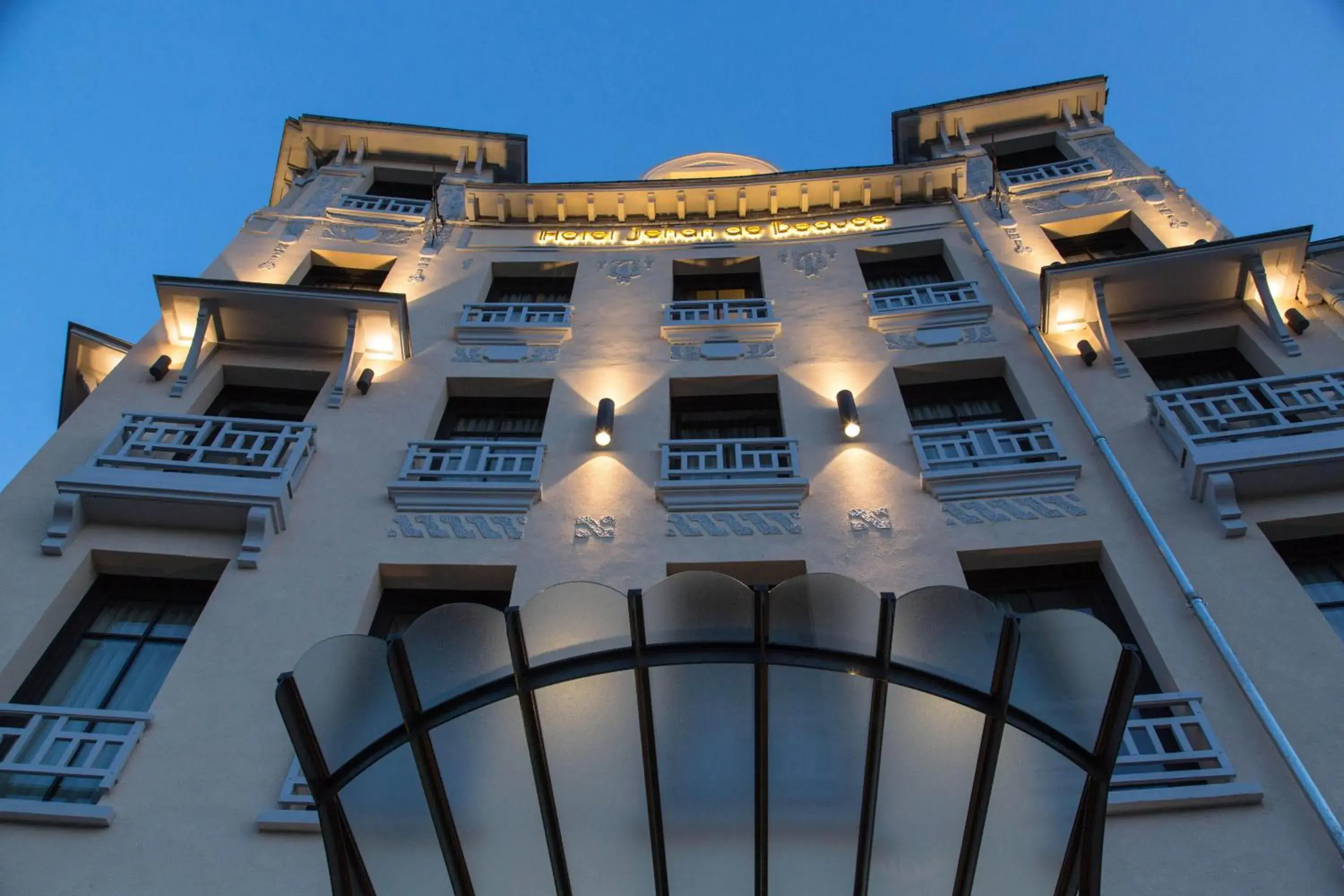 Facade/entrance in Jehan De Beauce - Les Collectionneurs Facade/entrance in Jehan De Beauce - Les Collectionneurs