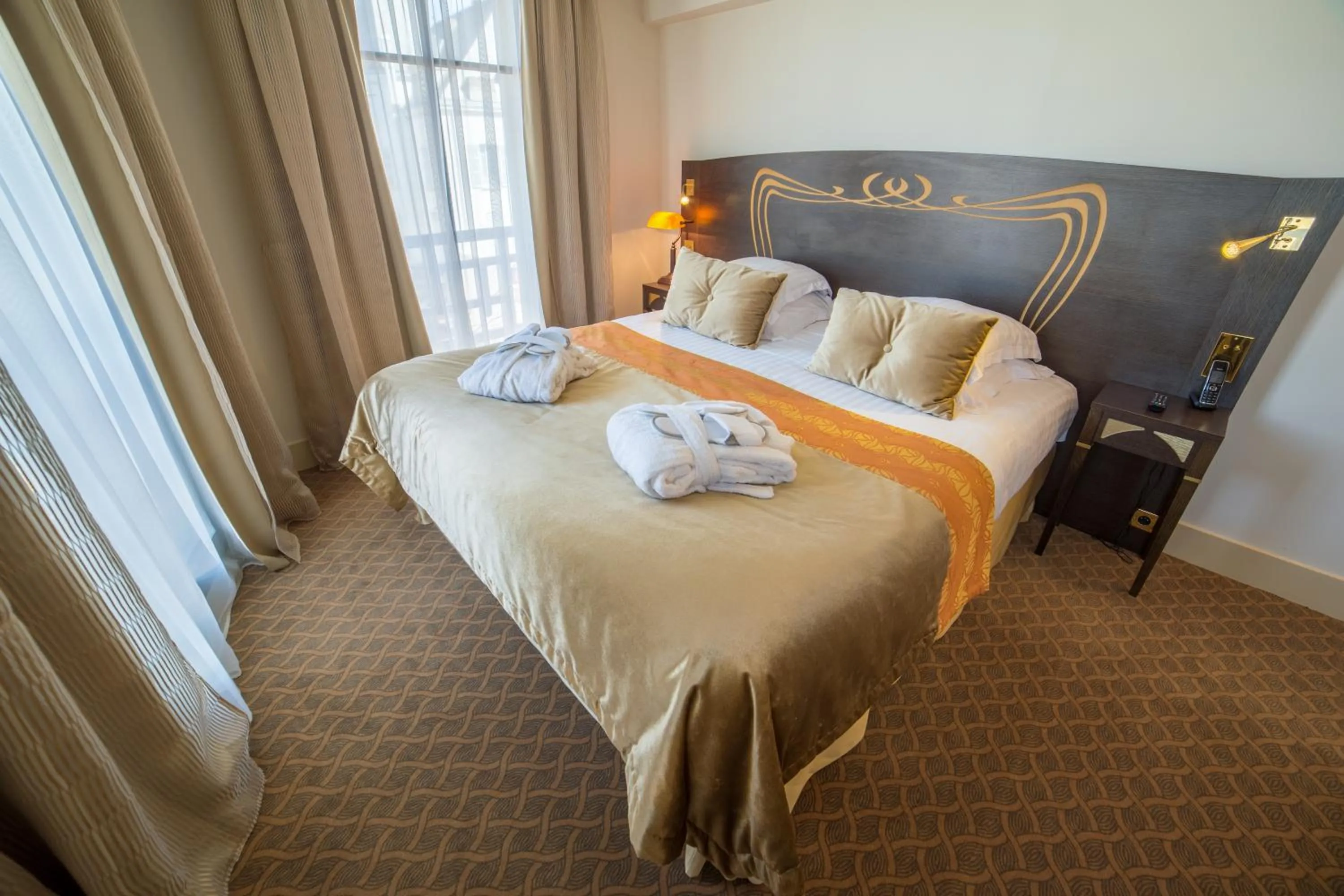 Bedroom, Bed in Jehan De Beauce - Les Collectionneurs