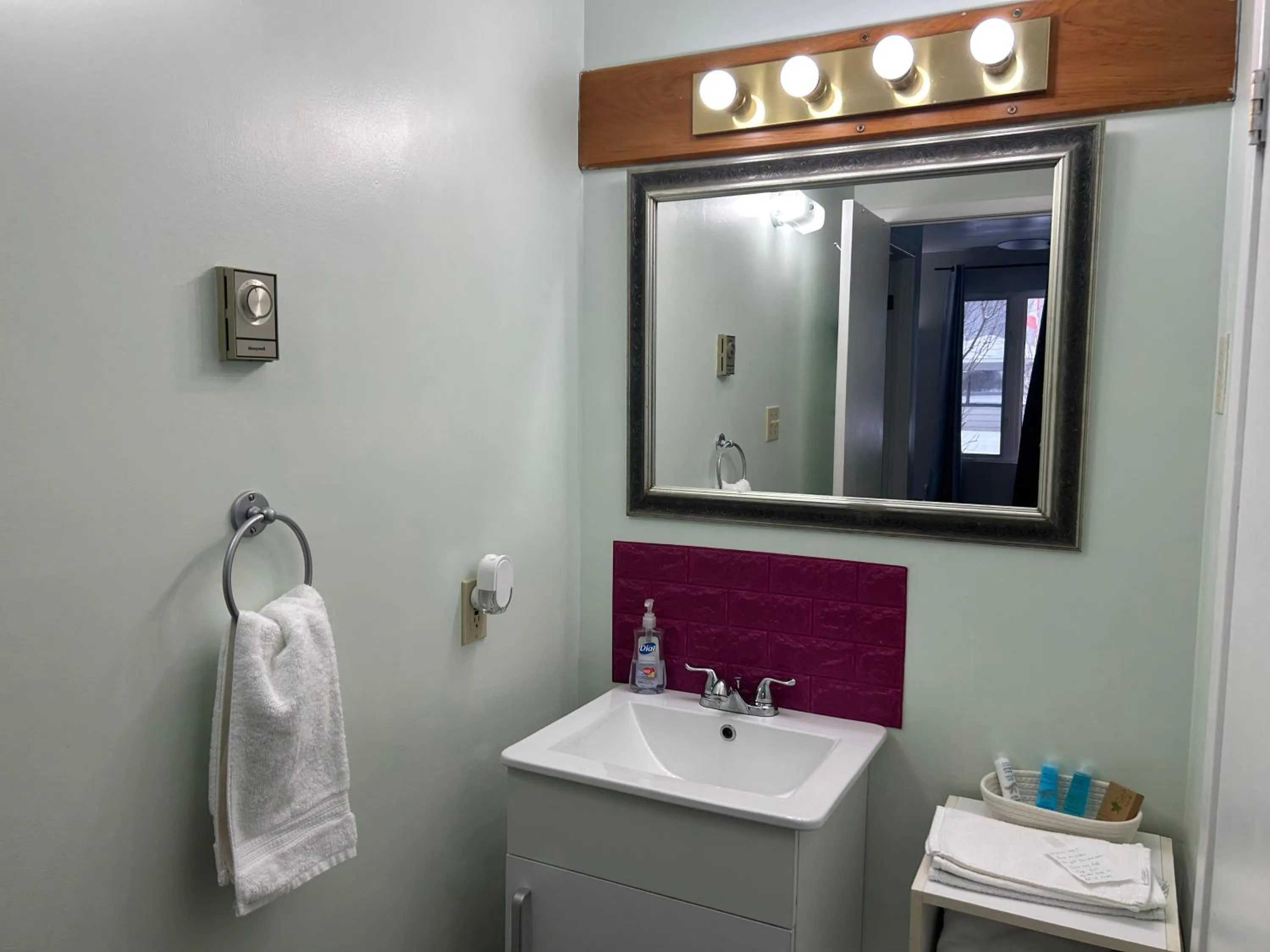 Bathroom in Mountain View Motel