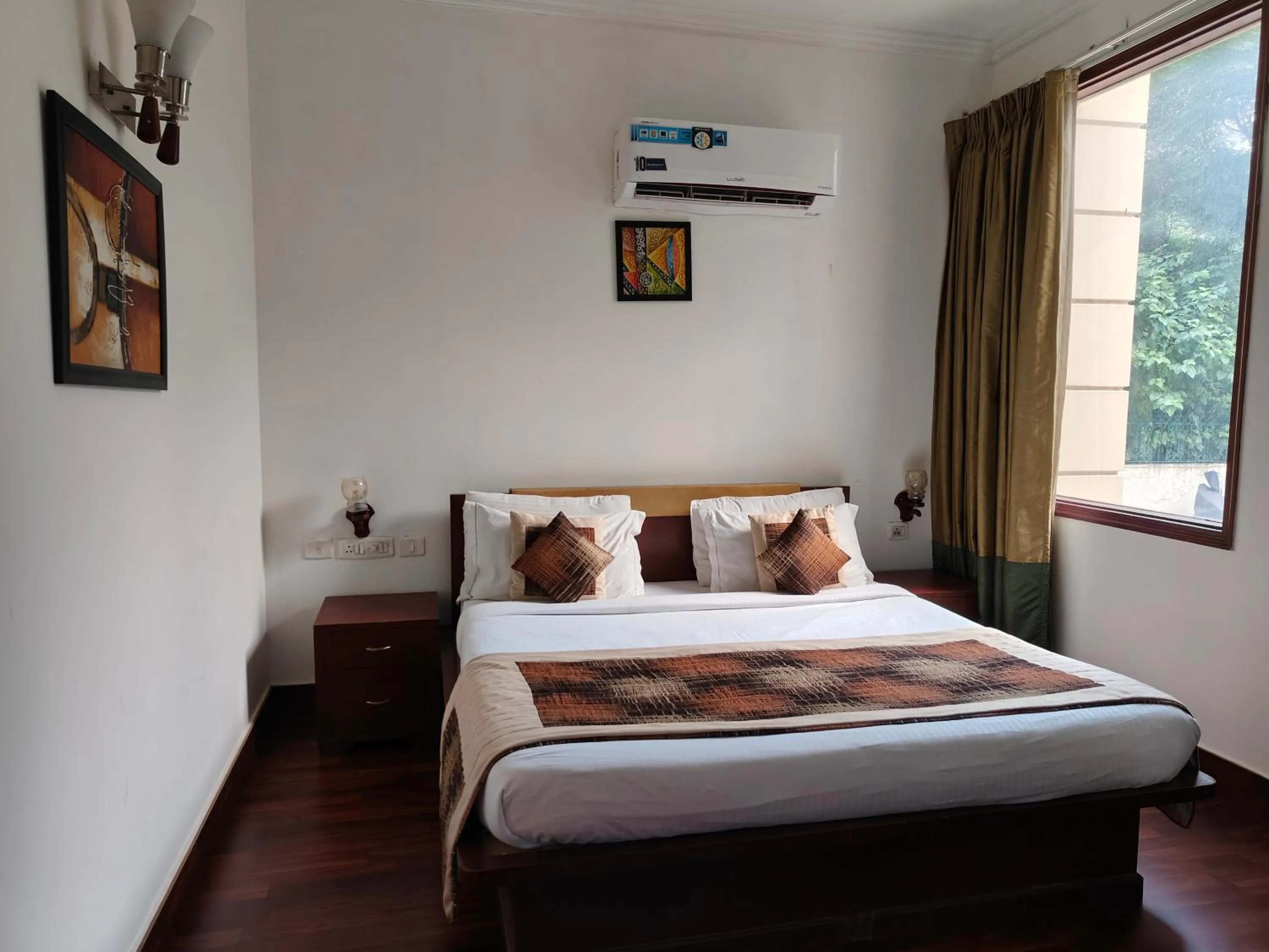 Bed in Tavisha Villa Golf Course MG Road