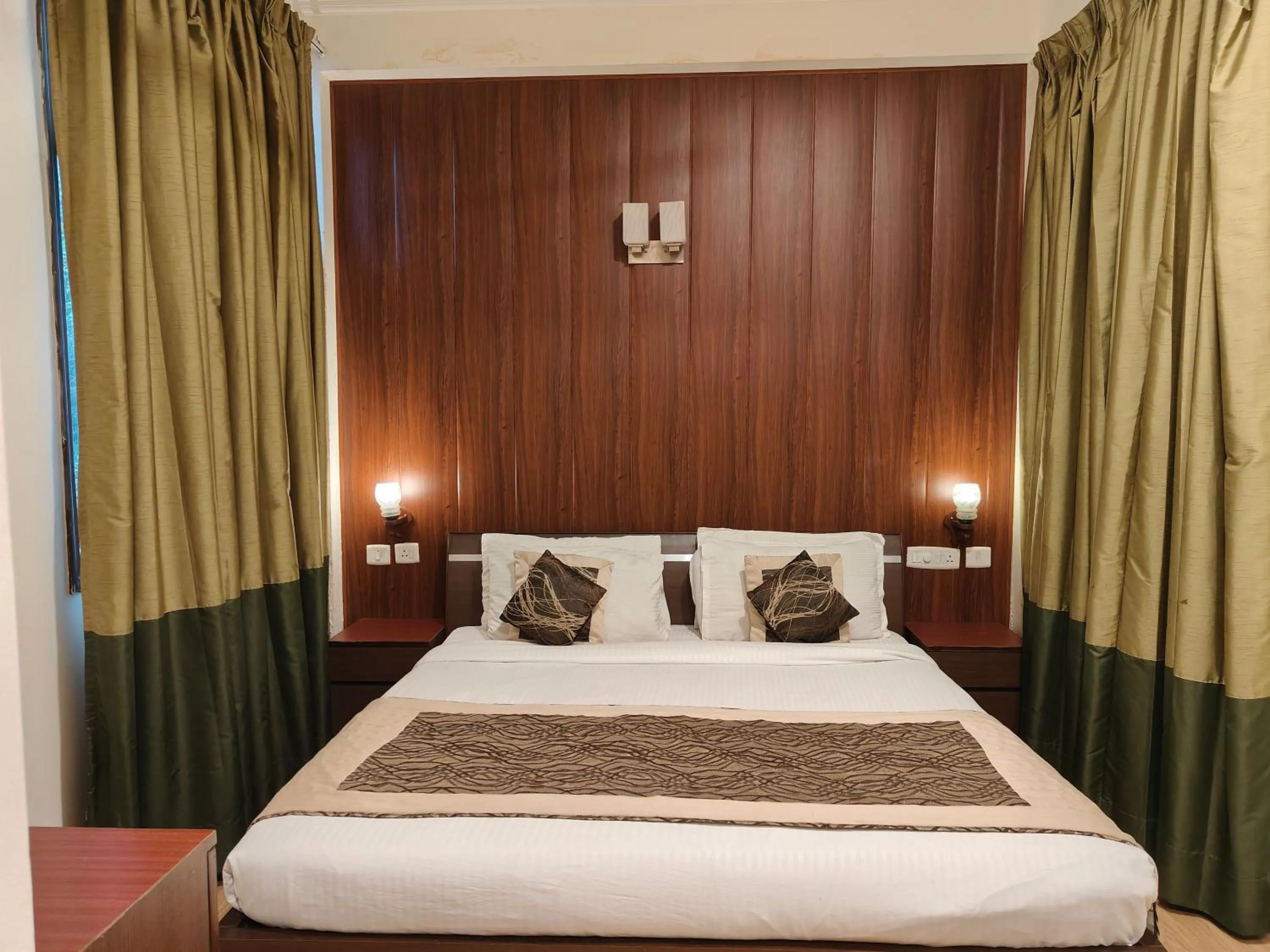 Bed in Tavisha Villa Golf Course MG Road