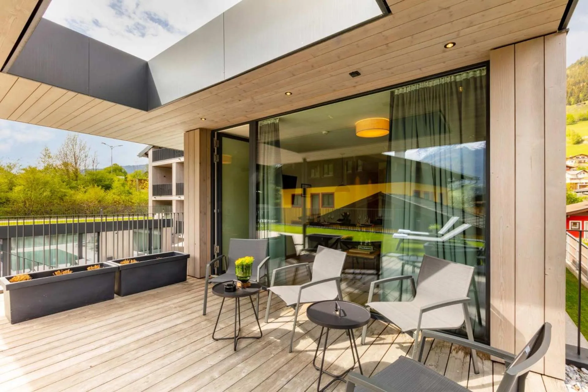 Balcony/Terrace in Emma Deluxe Aparthotel aircondition in summer & ganzjährig beheizter Außenpool direkt beim Skibus