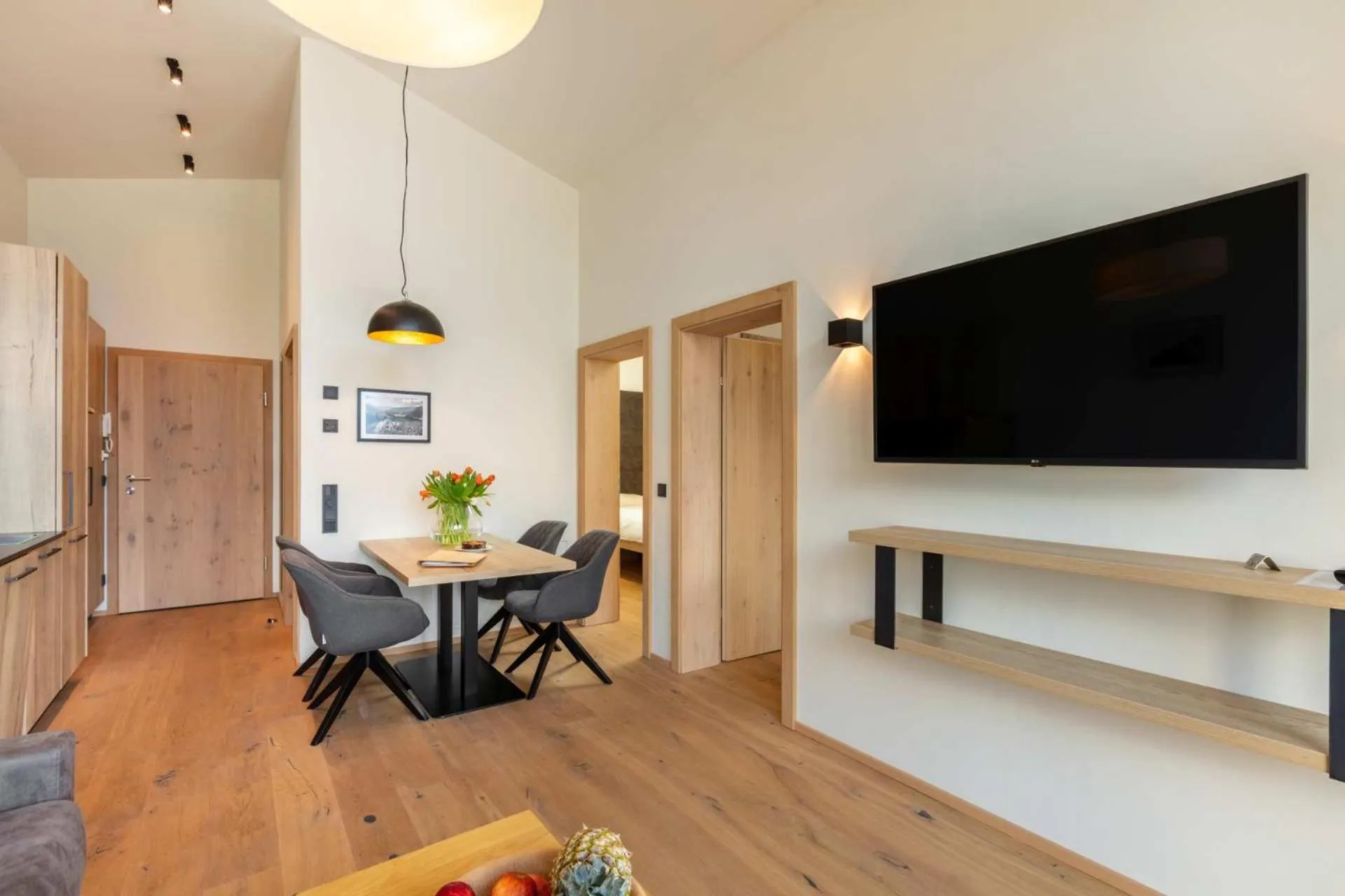 TV and multimedia in Emma Deluxe Aparthotel aircondition in summer & ganzjährig beheizter Außenpool direkt beim Skibus