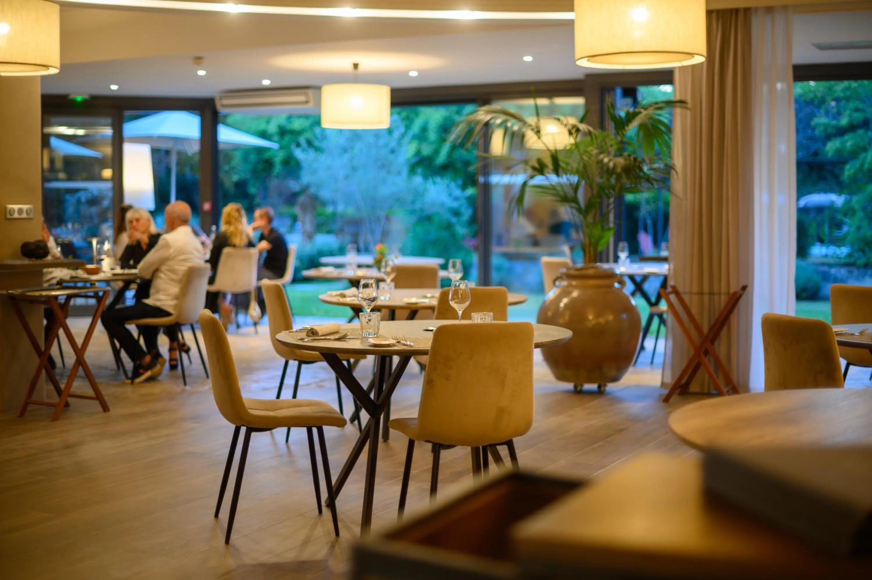 Restaurant/places to eat in Villa Augusta