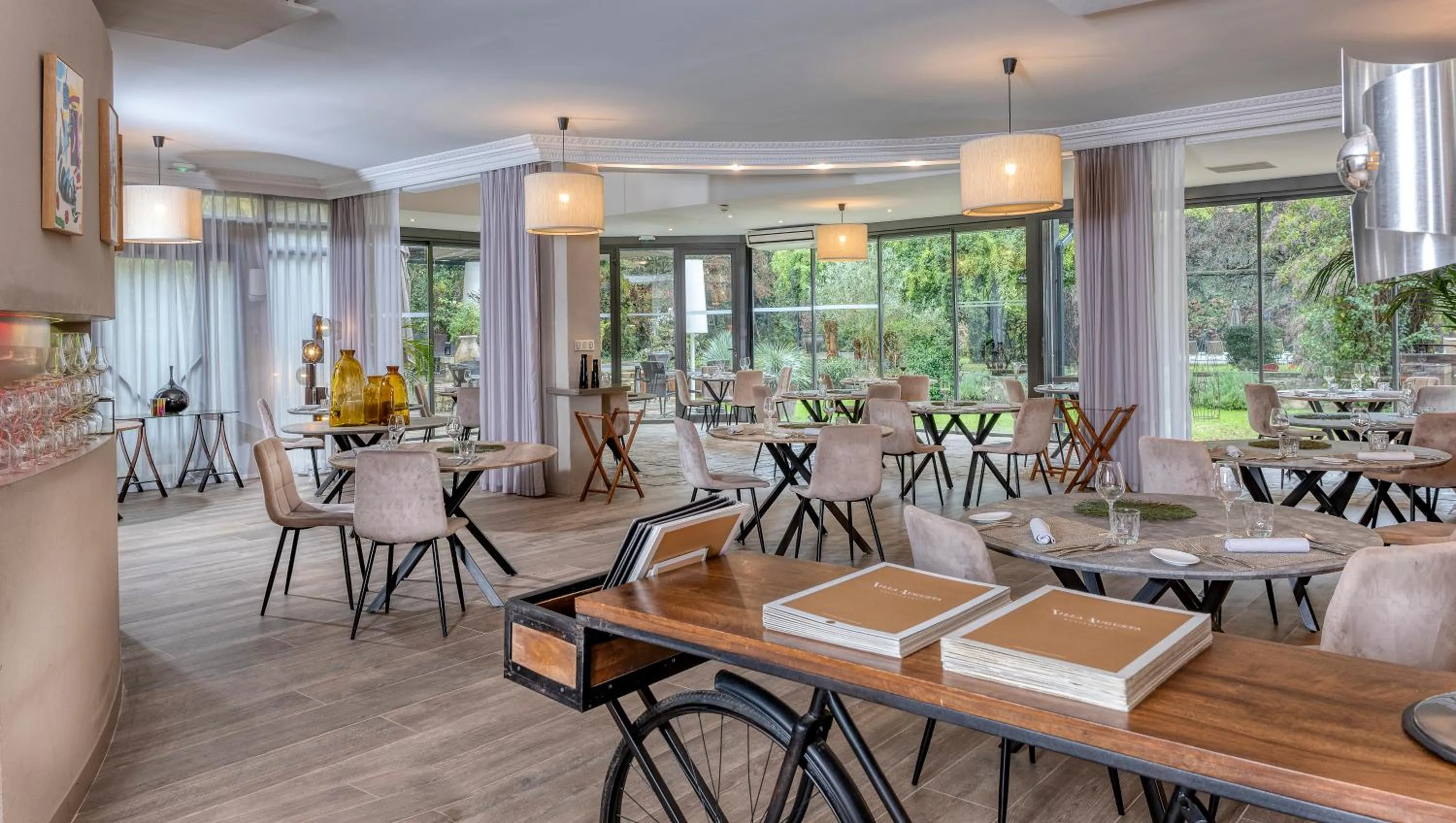 Restaurant/places to eat in Villa Augusta