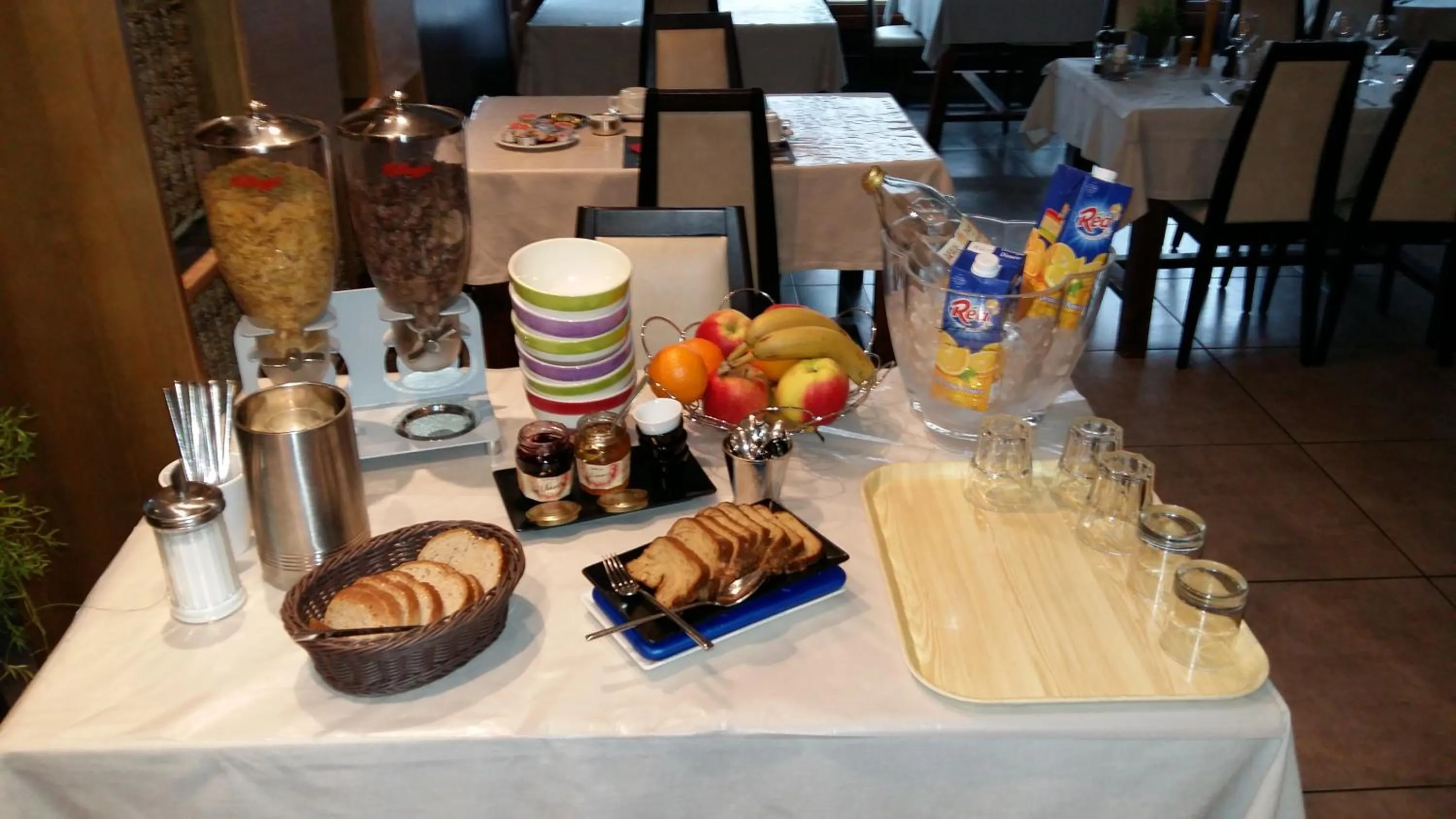 Buffet breakfast in Logis - Hôtel & restaurant Les Trois Fontaines