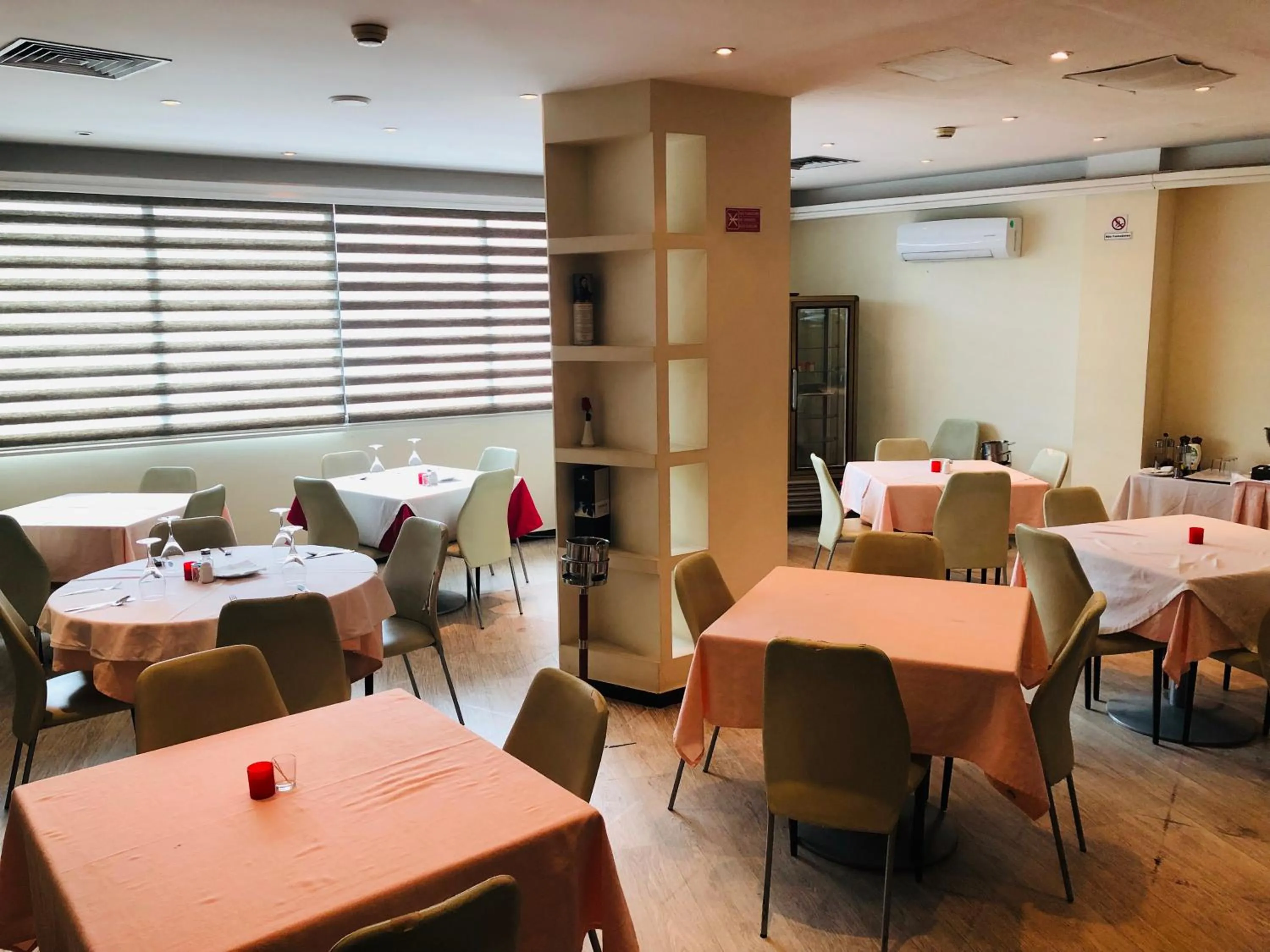 Restaurant/places to eat in Golden Park Hotel