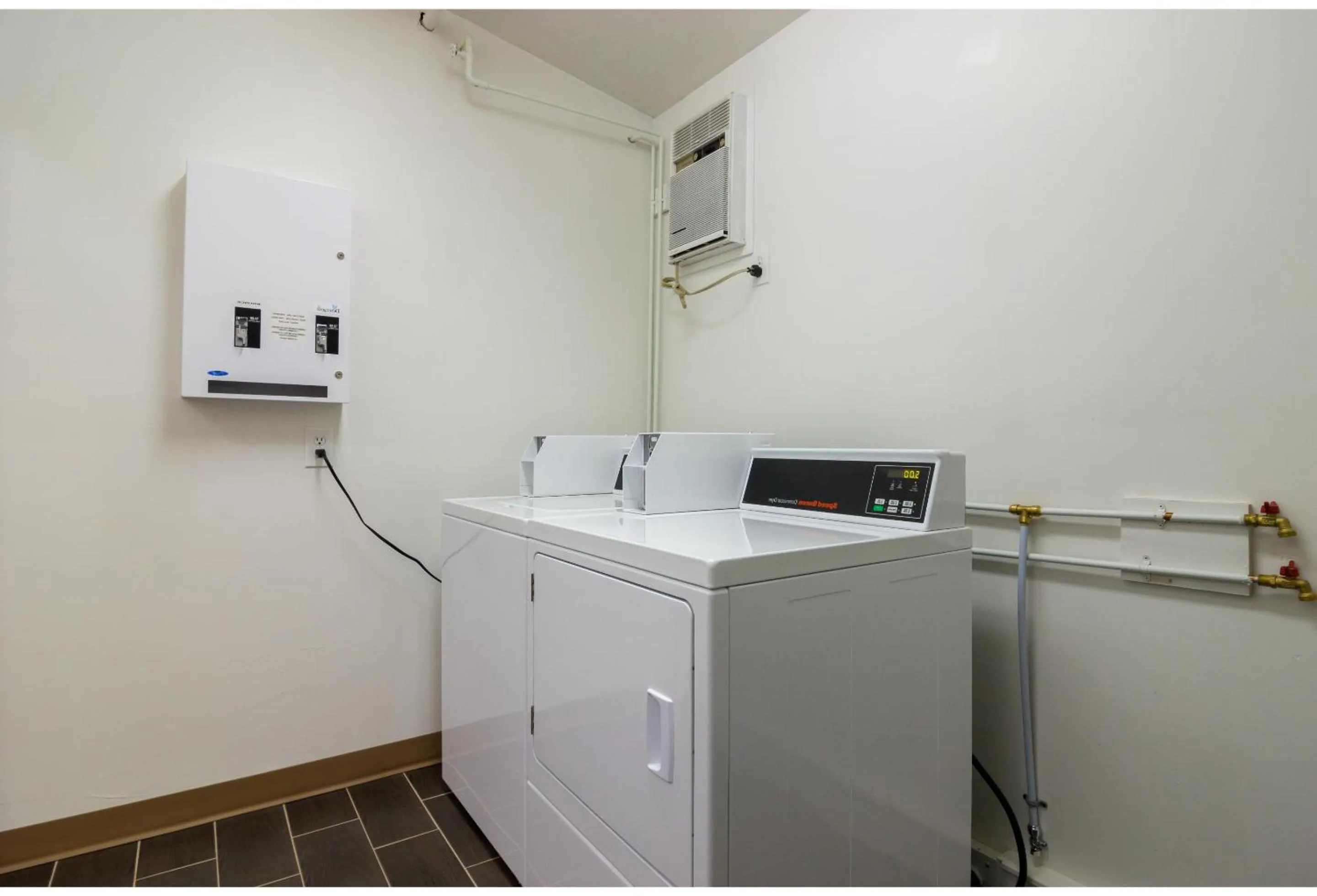 washing machine in Motel 6 Kerrobert, SK