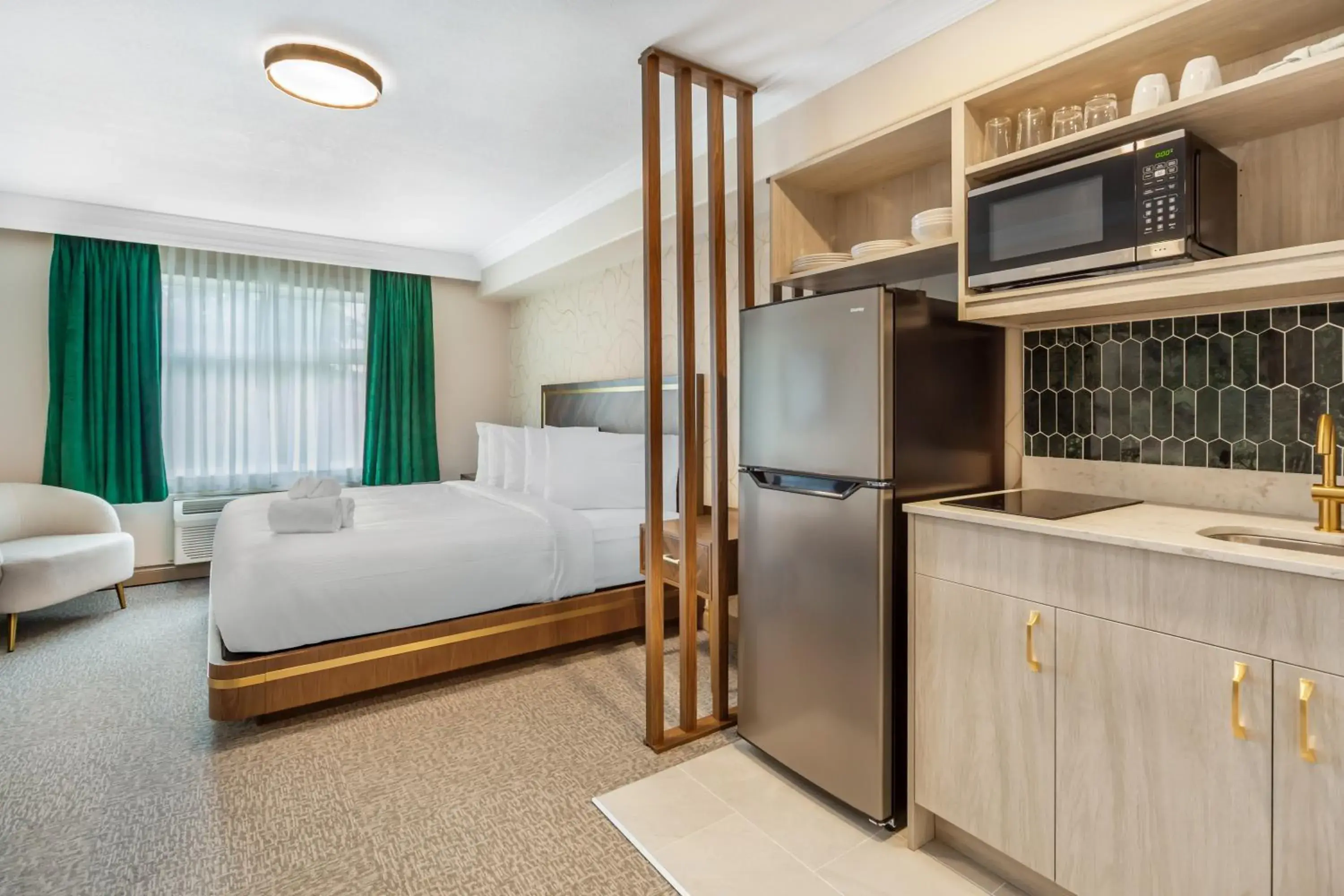 Photo of the whole room, Bed in Velora Hinton, an Ascend Collection Hotel Photo of the whole room, Bed in Velora Hinton, an Ascend Collection Hotel