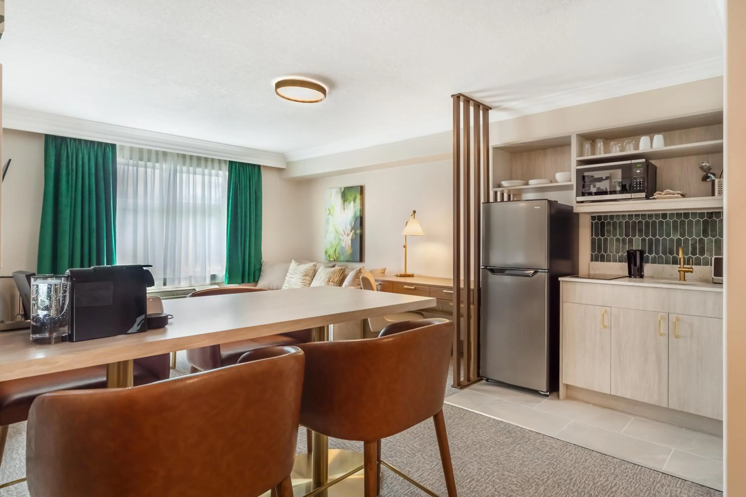 Kitchen or kitchenette in Velora Hinton, an Ascend Collection Hotel