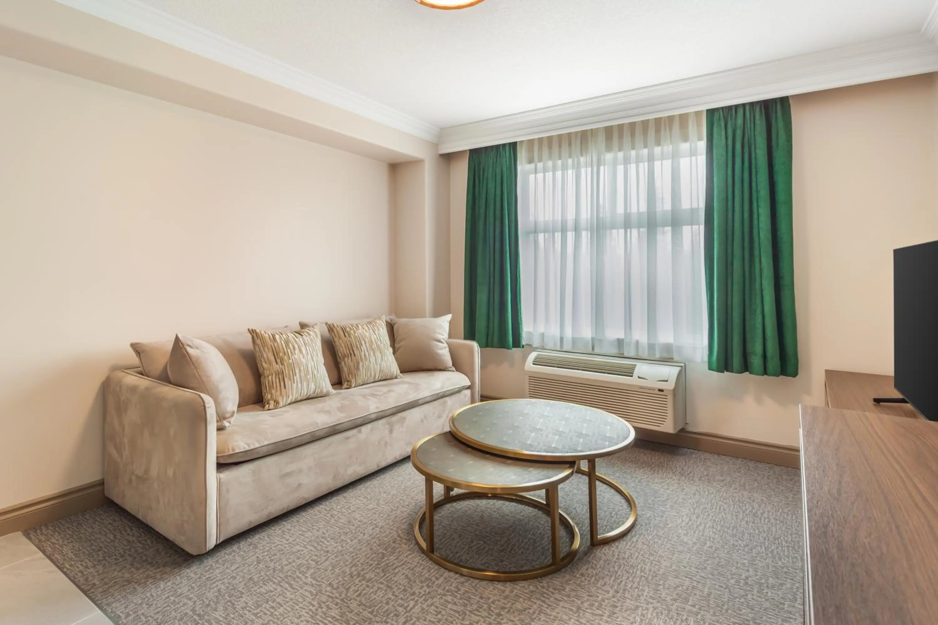 Living room in Velora Hinton, an Ascend Collection Hotel