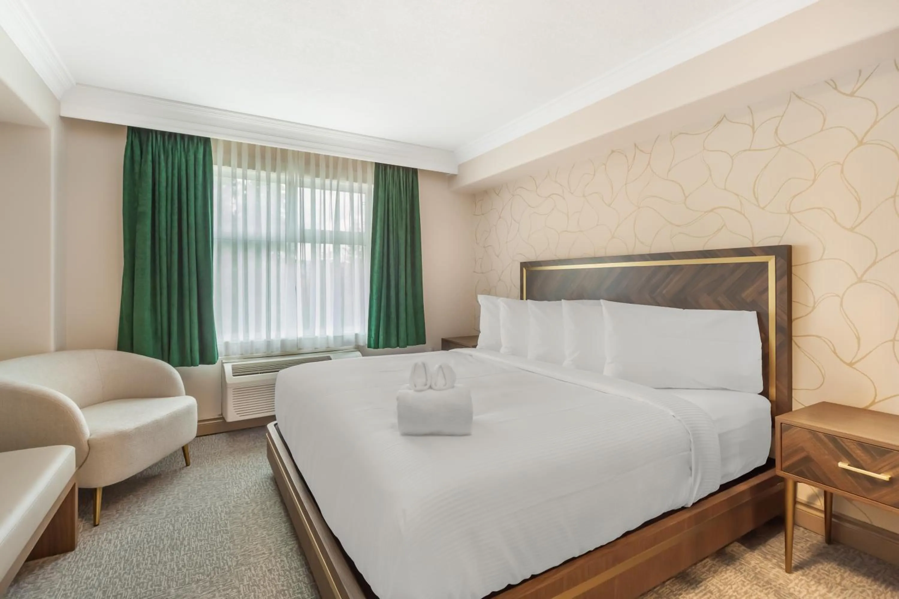 Bed in Velora Hinton, an Ascend Collection Hotel