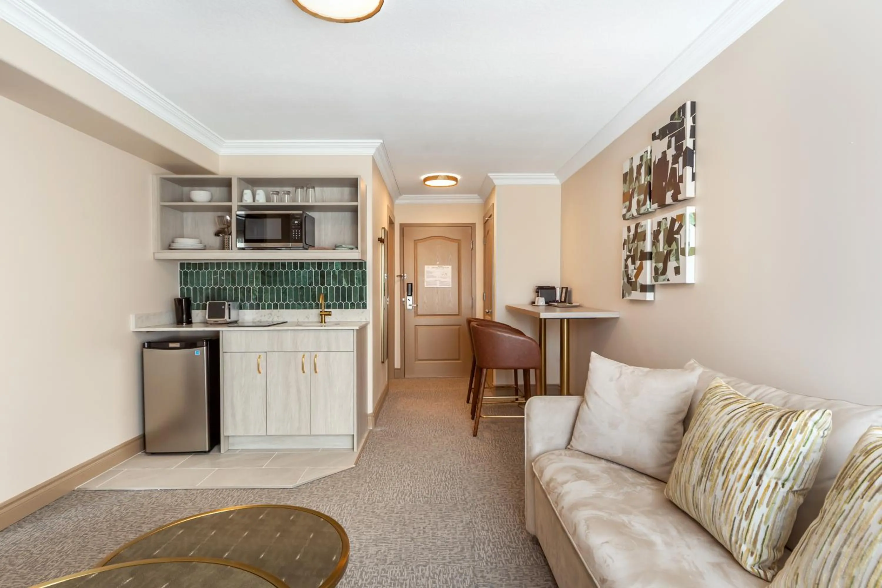 Living room in Velora Hinton, an Ascend Collection Hotel
