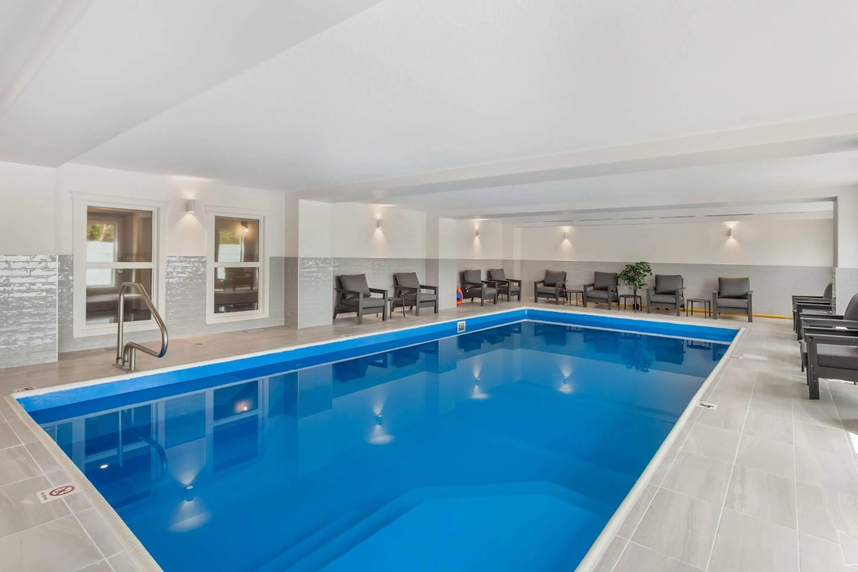 Swimming pool in Velora Hinton, an Ascend Collection Hotel