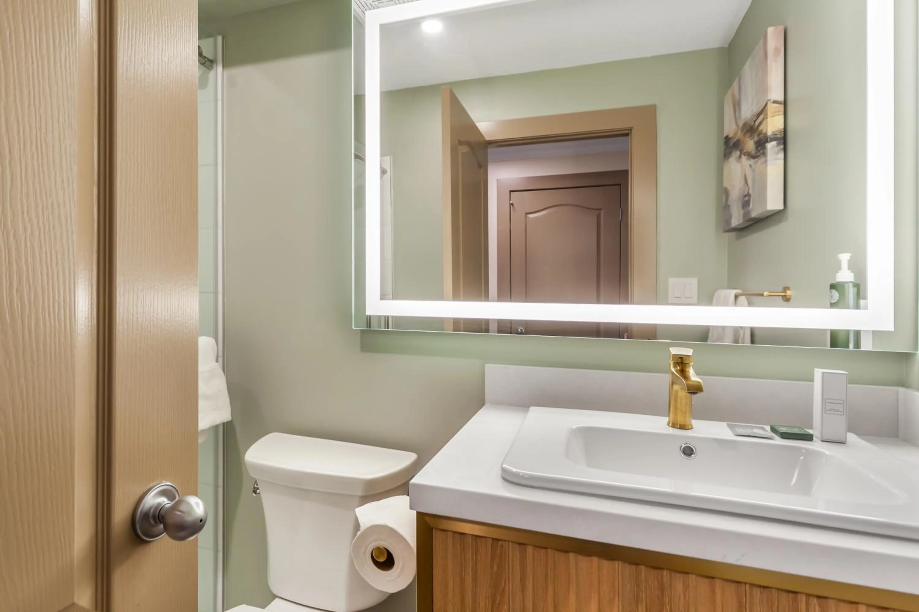 Bathroom in Velora Hinton, an Ascend Collection Hotel