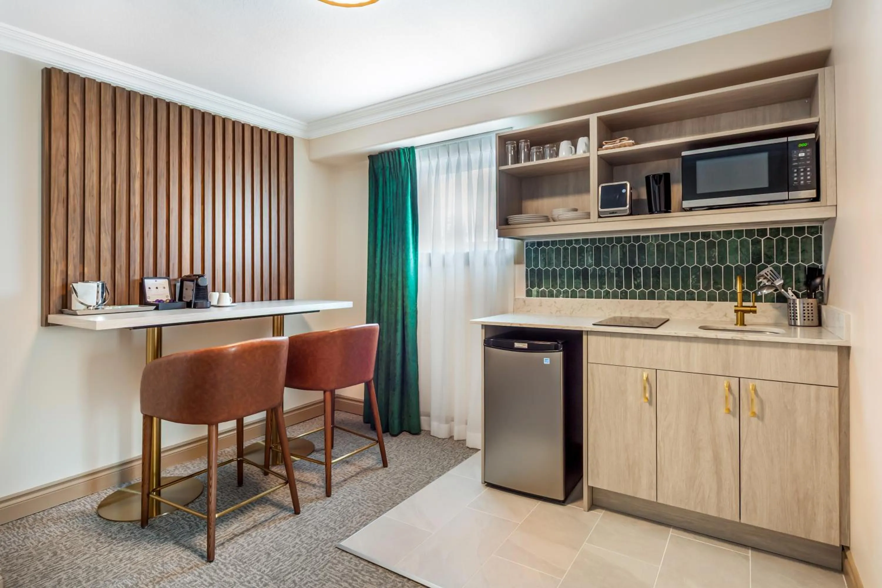 Kitchen or kitchenette in Velora Hinton, an Ascend Collection Hotel