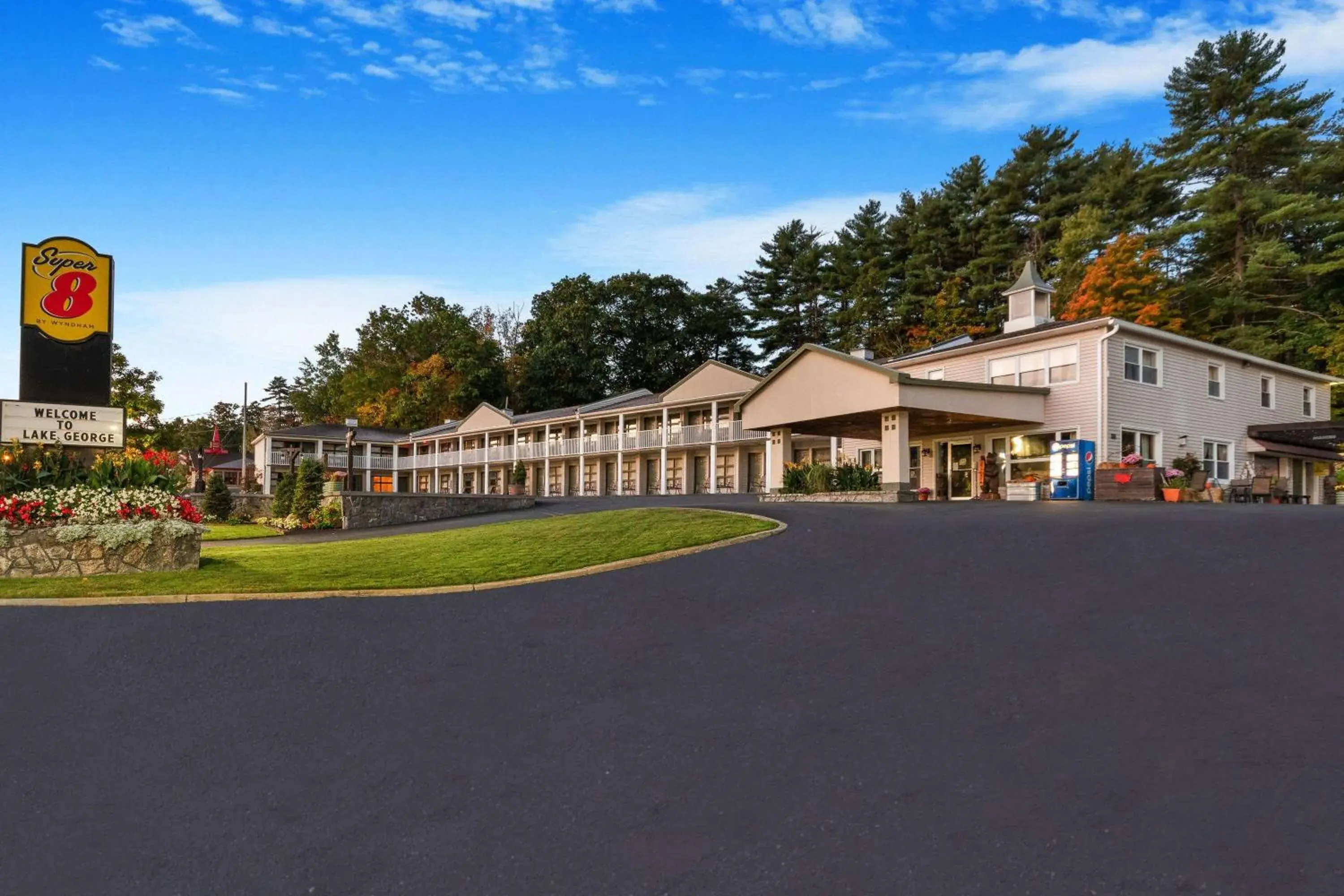 Property building in Super 8 by Wyndham Lake George/Downtown Property building in Super 8 by Wyndham Lake George/Downtown
