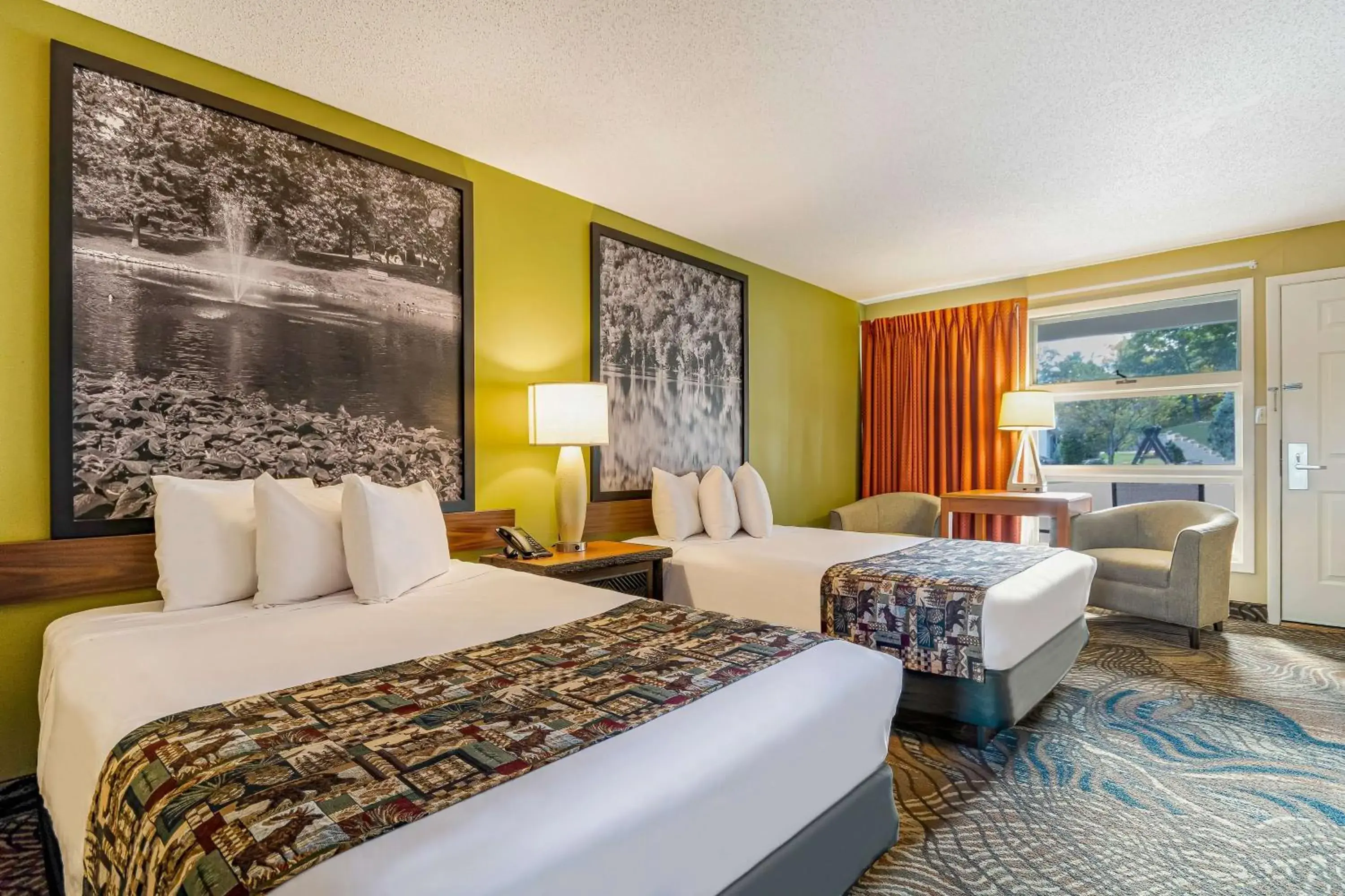 Photo of the whole room, Bed in Super 8 by Wyndham Lake George/Downtown Photo of the whole room, Bed in Super 8 by Wyndham Lake George/Downtown