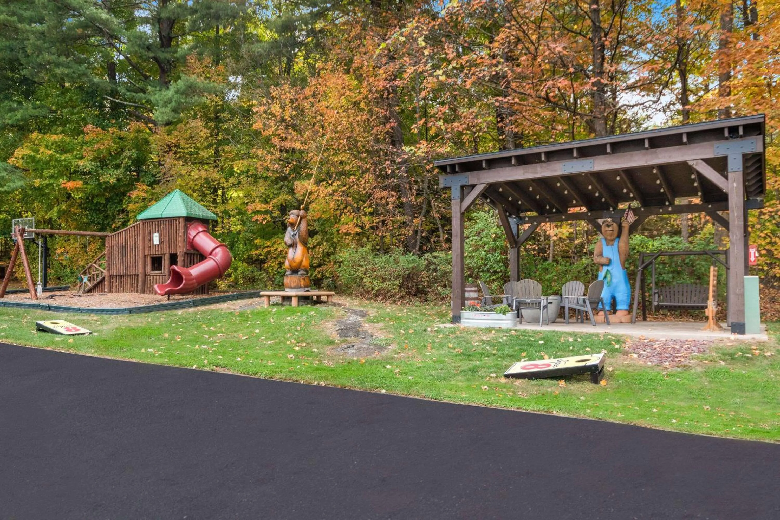 Property building in Super 8 by Wyndham Lake George/Downtown