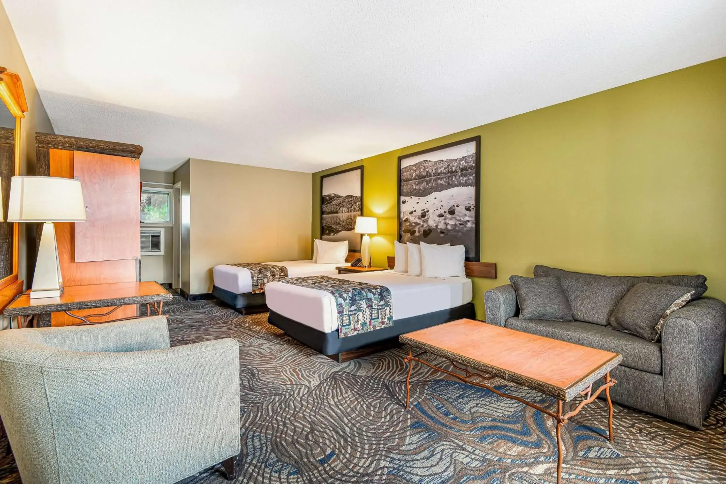 Photo of the whole room, Bed in Super 8 by Wyndham Lake George/Downtown Photo of the whole room, Bed in Super 8 by Wyndham Lake George/Downtown