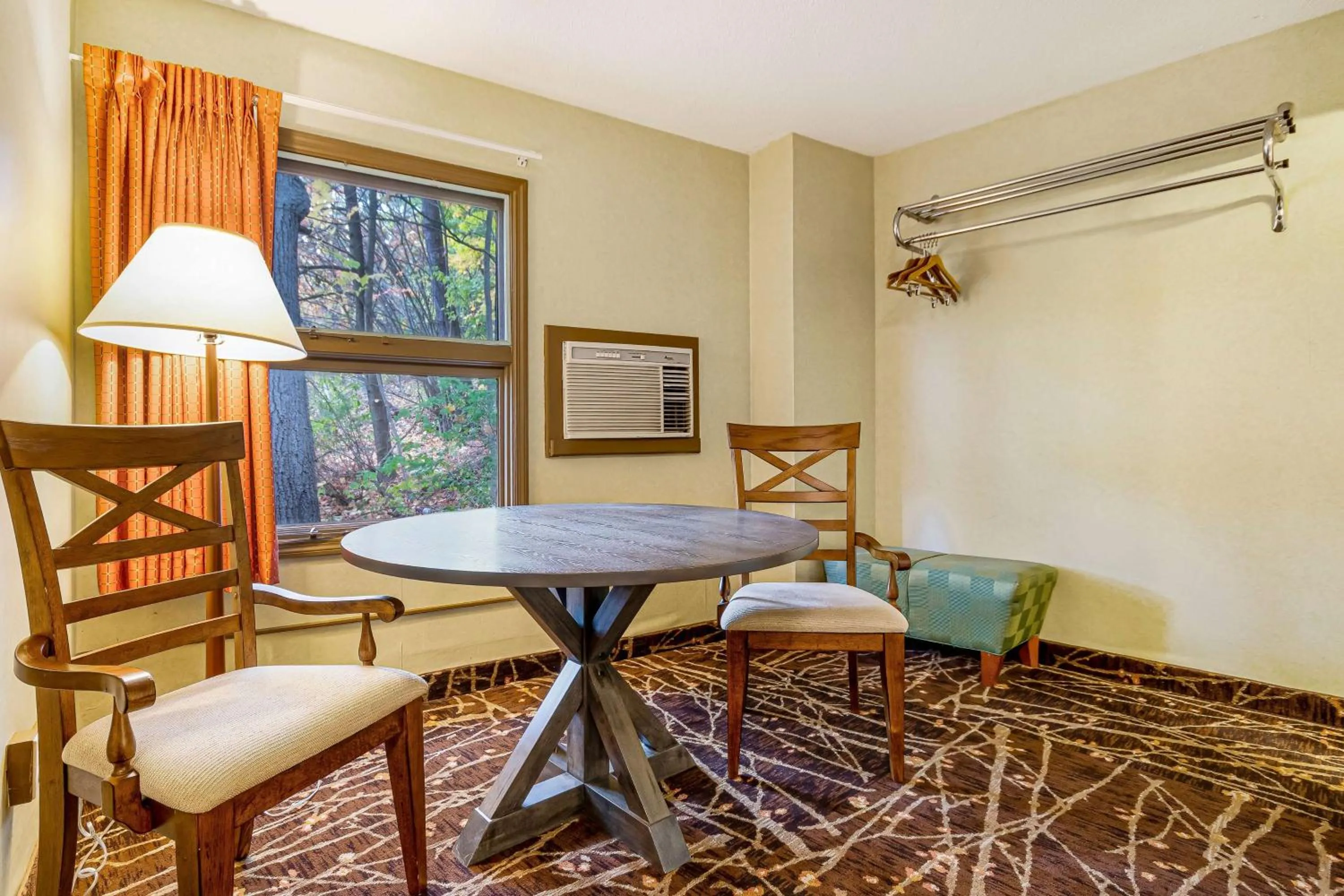 Photo of the whole room in Super 8 by Wyndham Lake George/Downtown