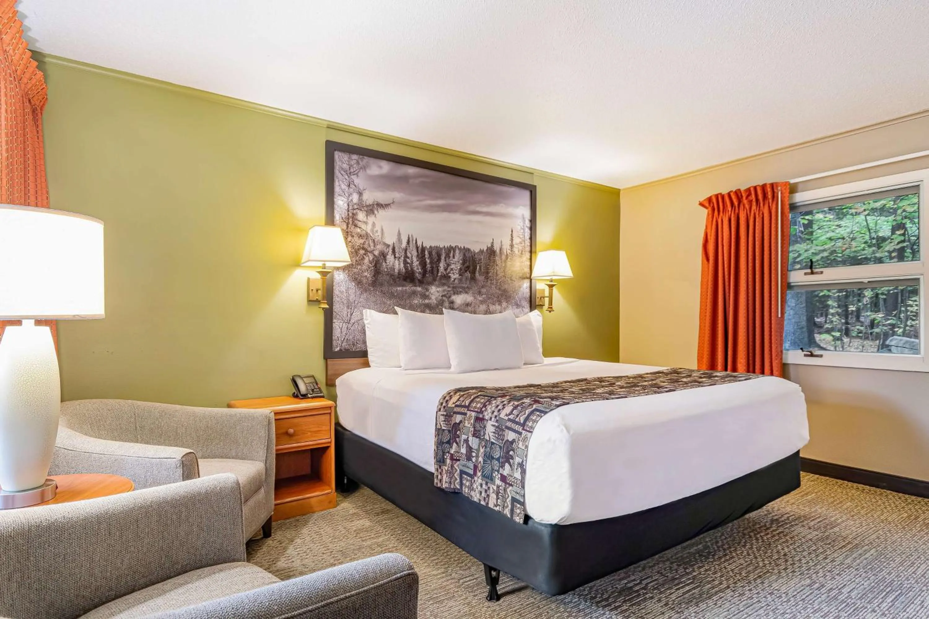 Photo of the whole room, Bed in Super 8 by Wyndham Lake George/Downtown