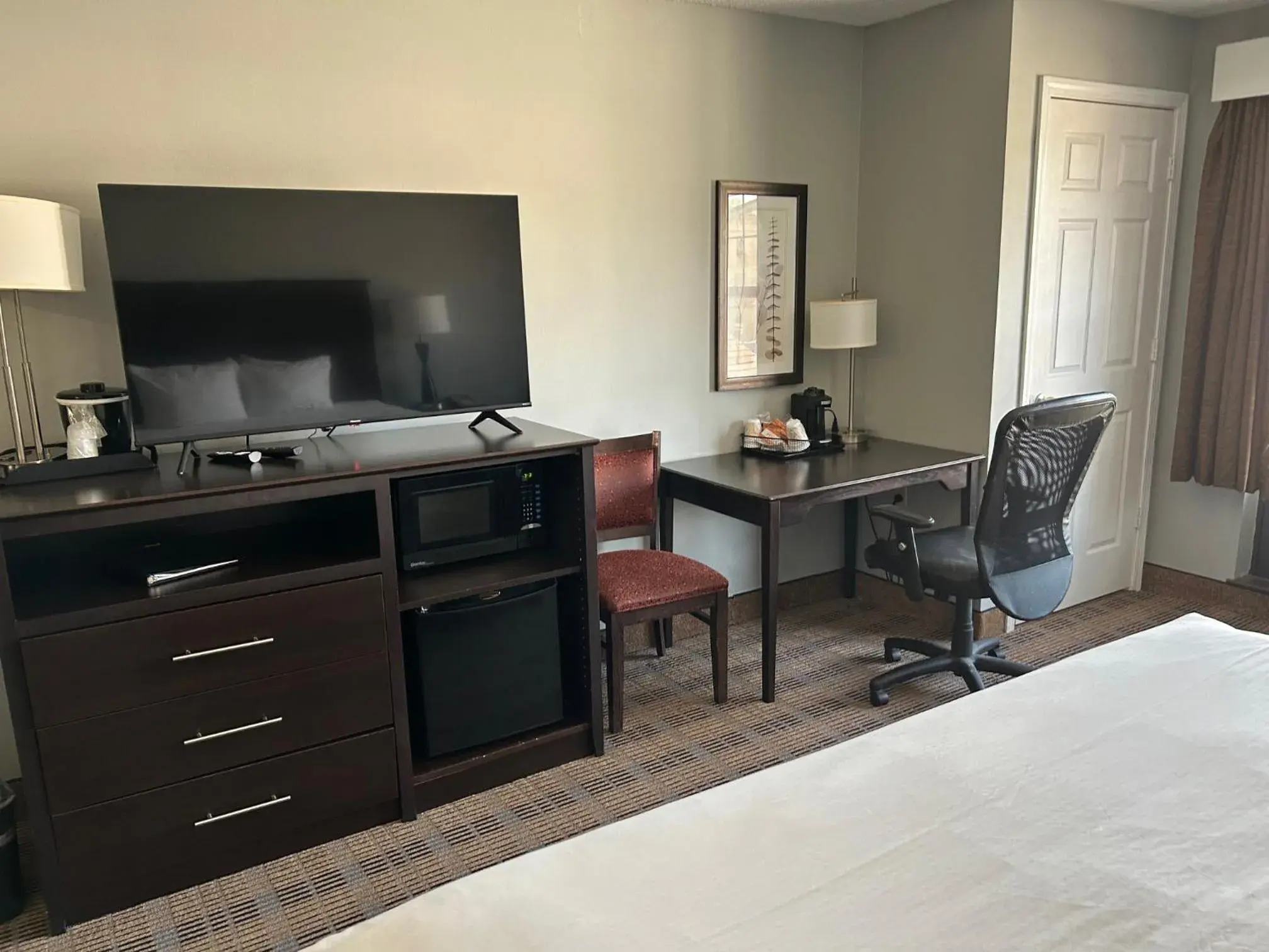 Bed in AmericInn by Wyndham Ottumwa Bed in AmericInn by Wyndham Ottumwa