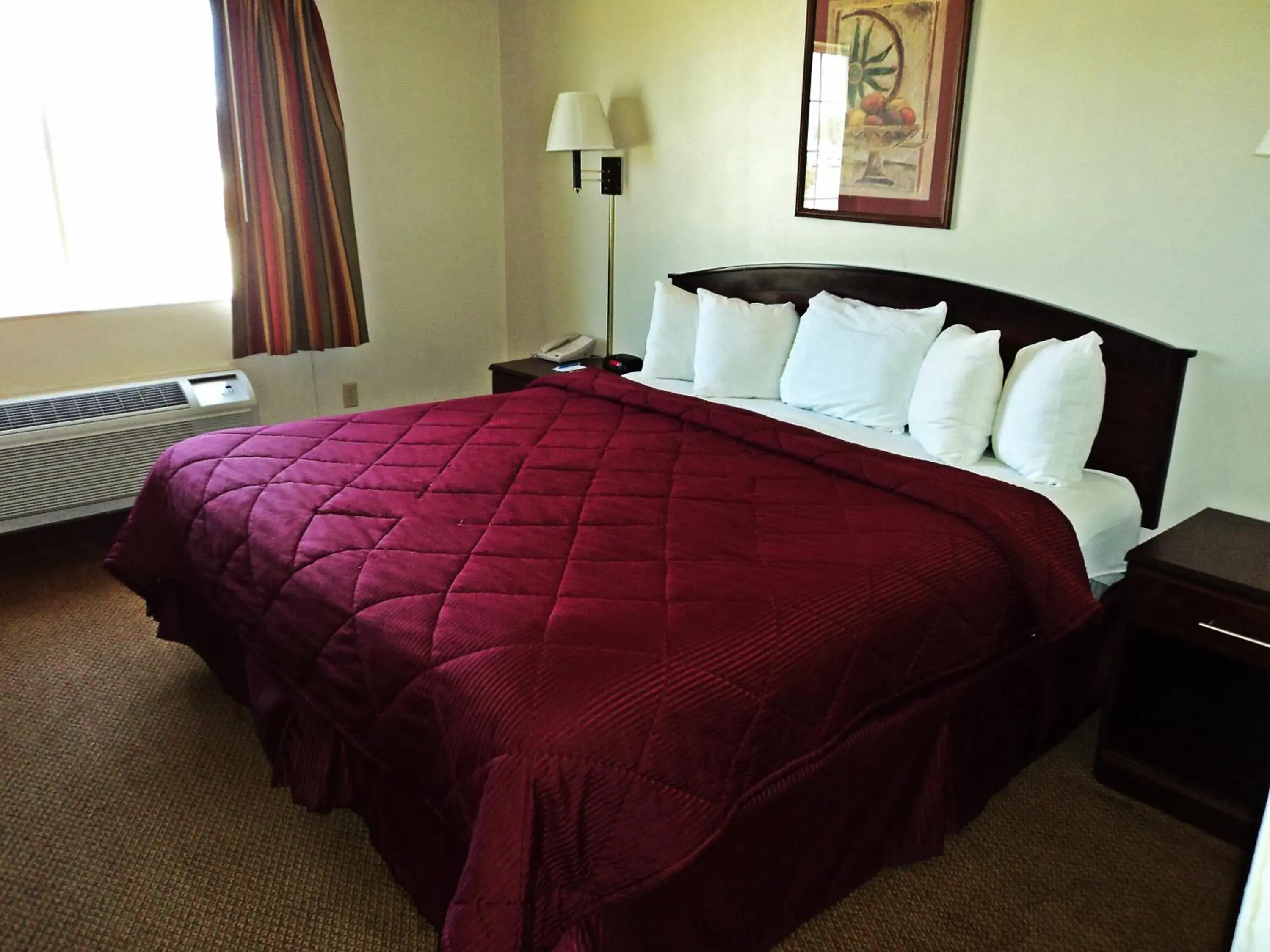 King Room with Tub and Grab Bars - Mobility/Hearing Accessible - Non-Smoking in Travelodge by Wyndham Carlsbad NM King Room with Tub and Grab Bars - Mobility/Hearing Accessible - Non-Smoking in Travelodge by Wyndham Carlsbad NM