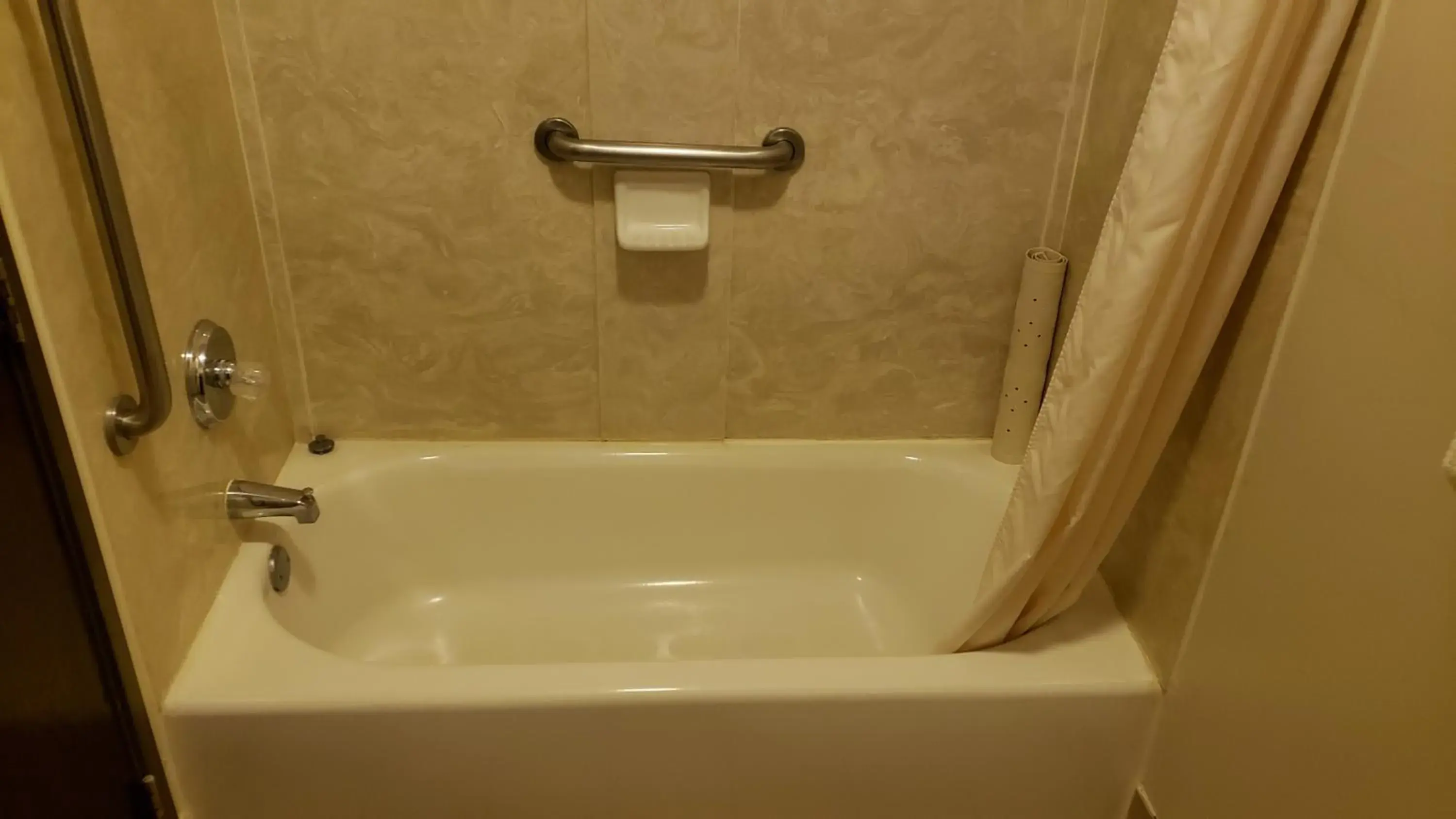 Queen Room with Two Queen Beds - Non-Smoking in Travelodge by Wyndham Carlsbad NM Queen Room with Two Queen Beds - Non-Smoking in Travelodge by Wyndham Carlsbad NM