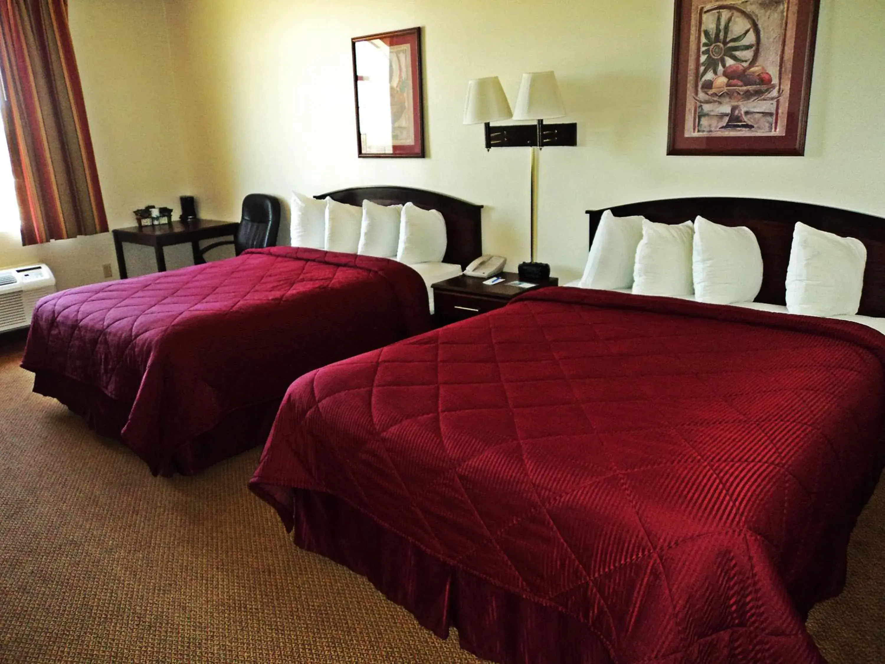 Queen Room - Non-Smoking in Travelodge by Wyndham Carlsbad NM Queen Room - Non-Smoking in Travelodge by Wyndham Carlsbad NM