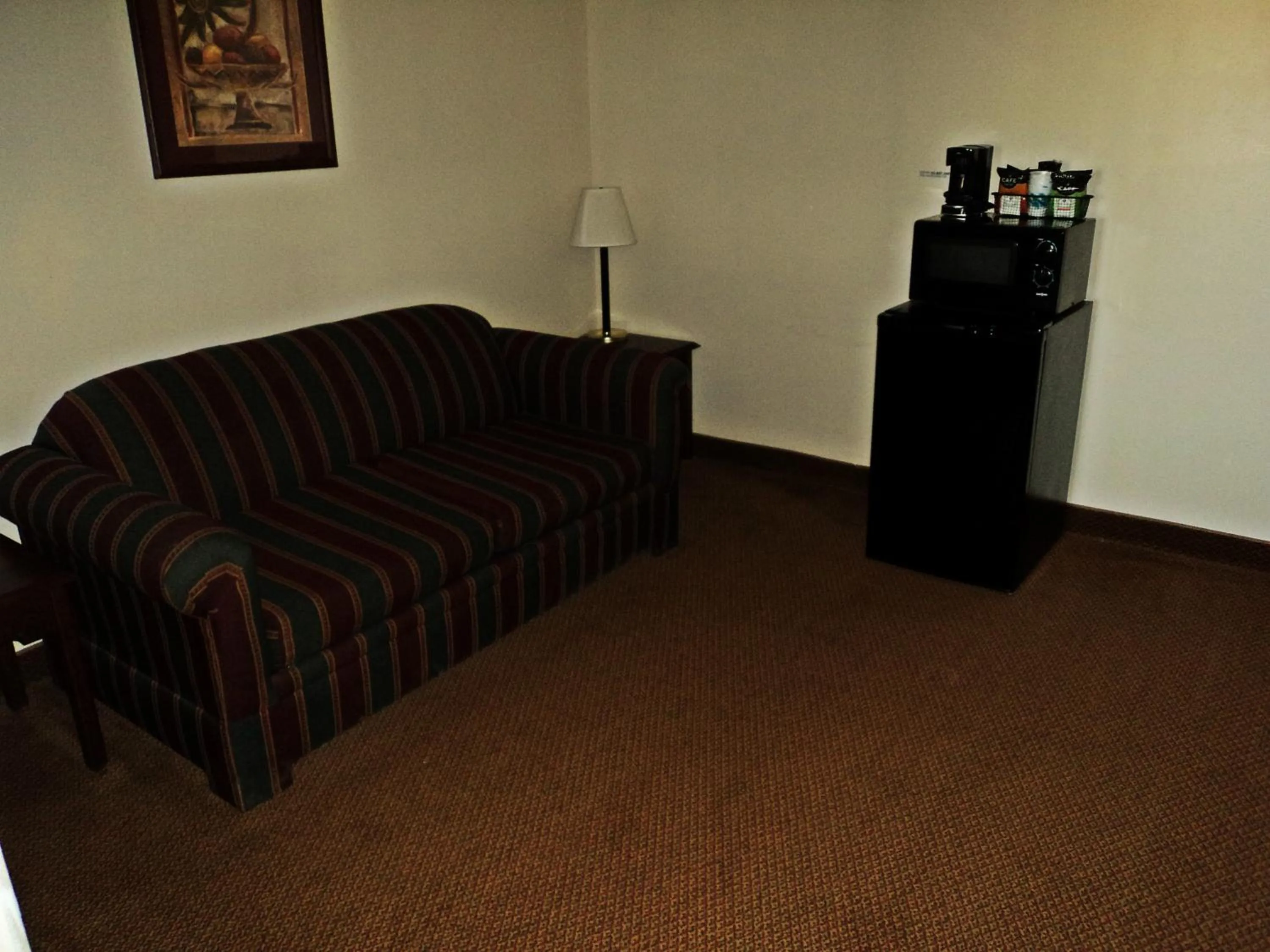 Seating area in Travelodge by Wyndham Carlsbad NM